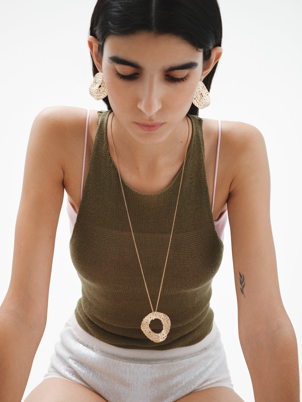 Colgante de plata 925 bañada en oro amarillo de 18K con textura mimbre