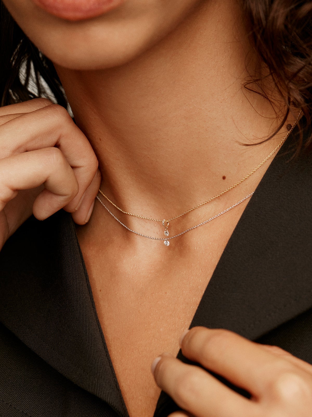 Colgante de oro blanco de 18K con diamante