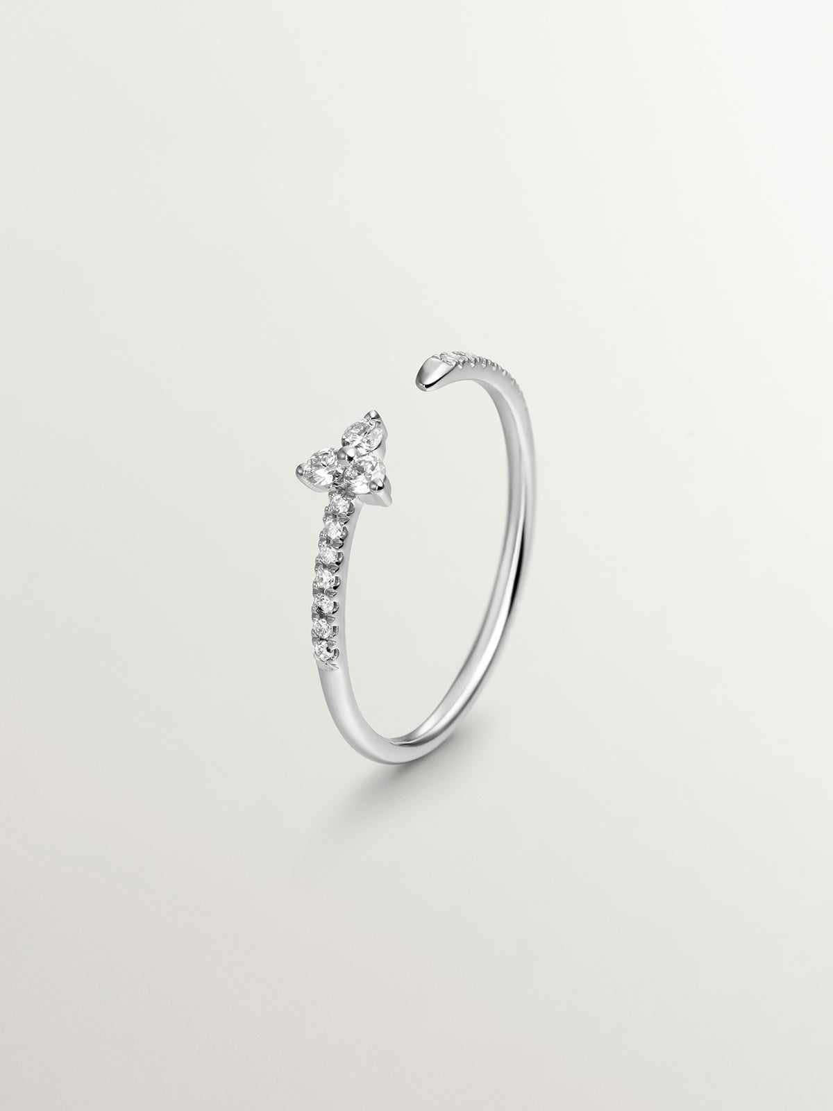 Anillo Tú y Yo de oro blanco de 18K con diamantes y trébol