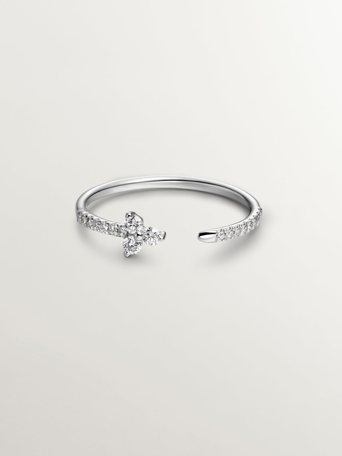 Anillo Tú y Yo de oro blanco de 18K con diamantes y trébol