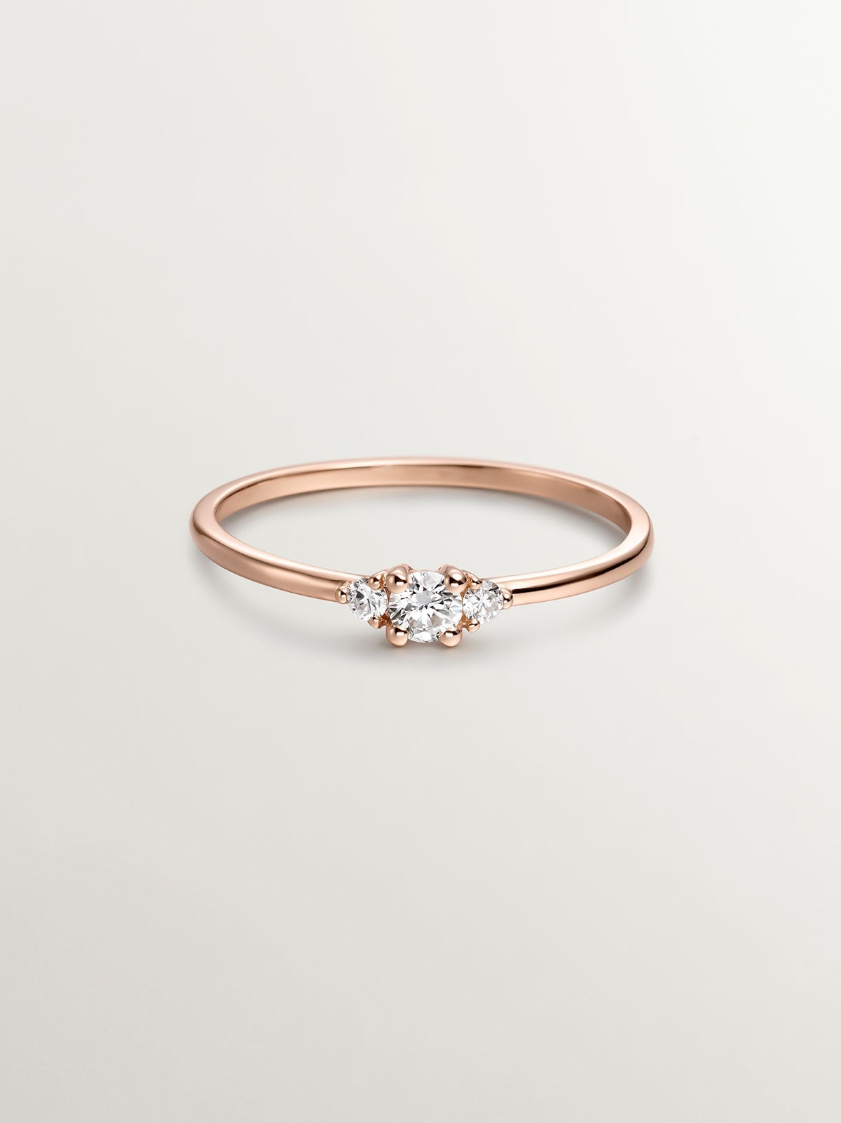 Anillo de oro rosa de 18K con diamantes