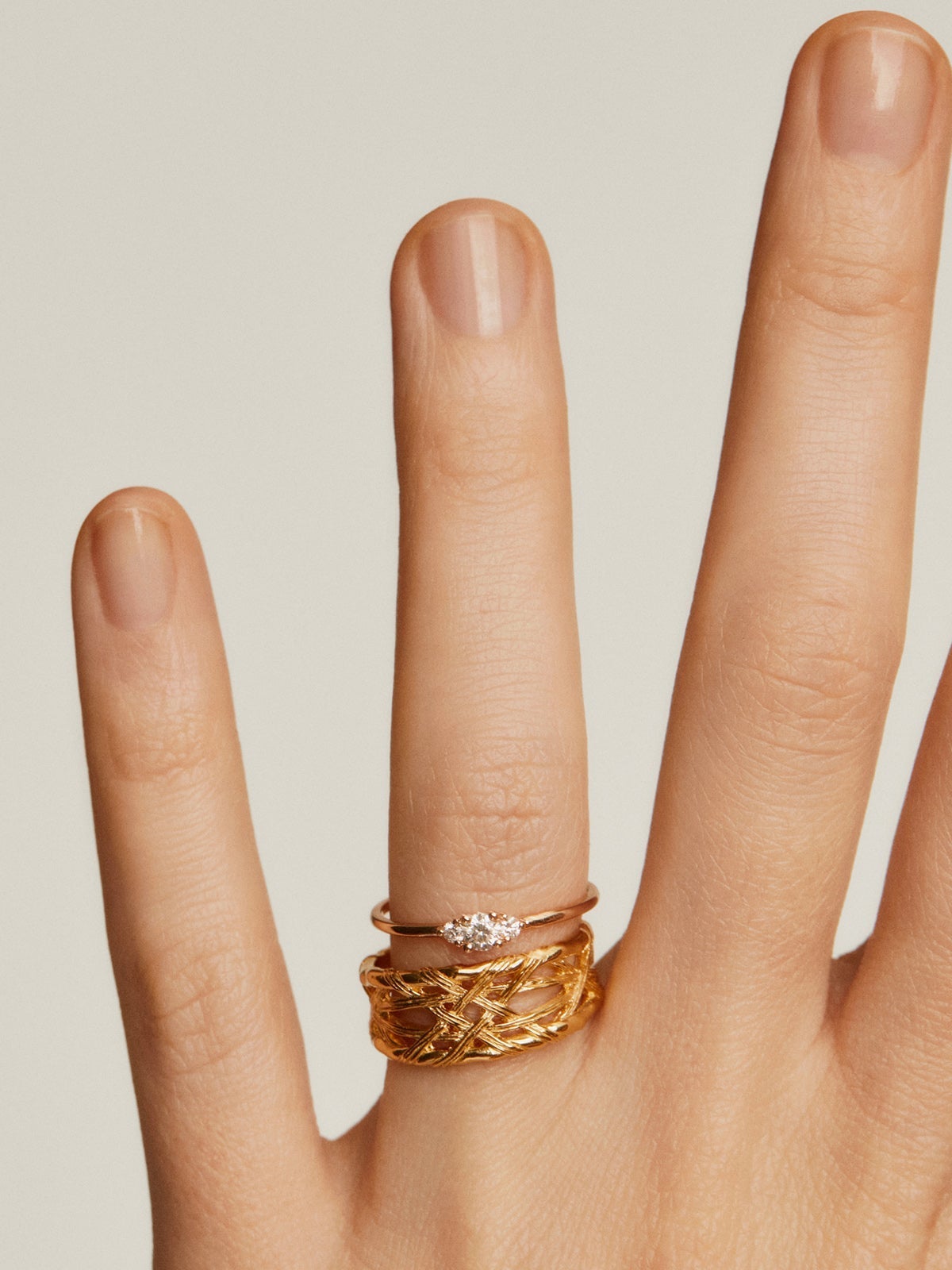 Anillo de oro rosa de 18K con diamantes