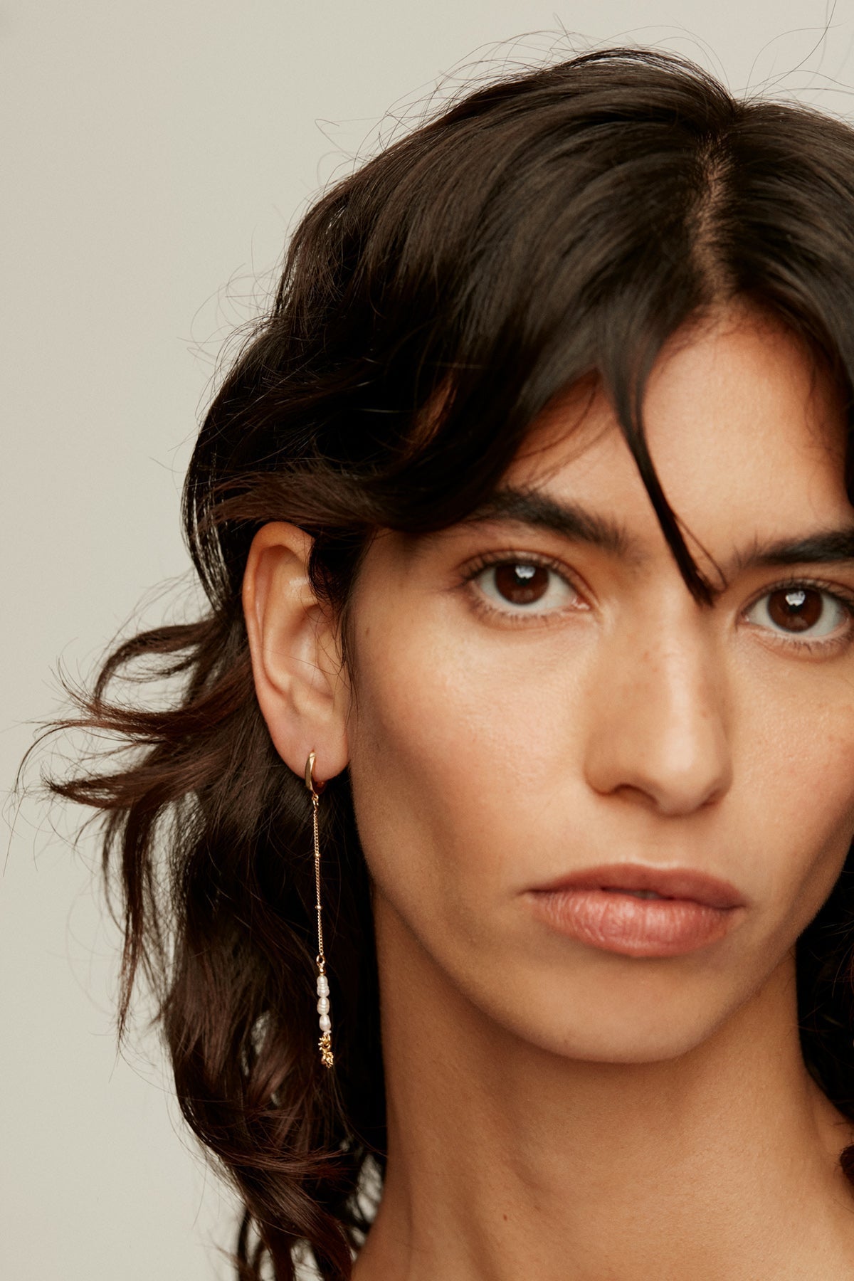 Pendientes de aro de plata 925 bañada en oro amarillo de 18K con colgante de perlas y flor de loto