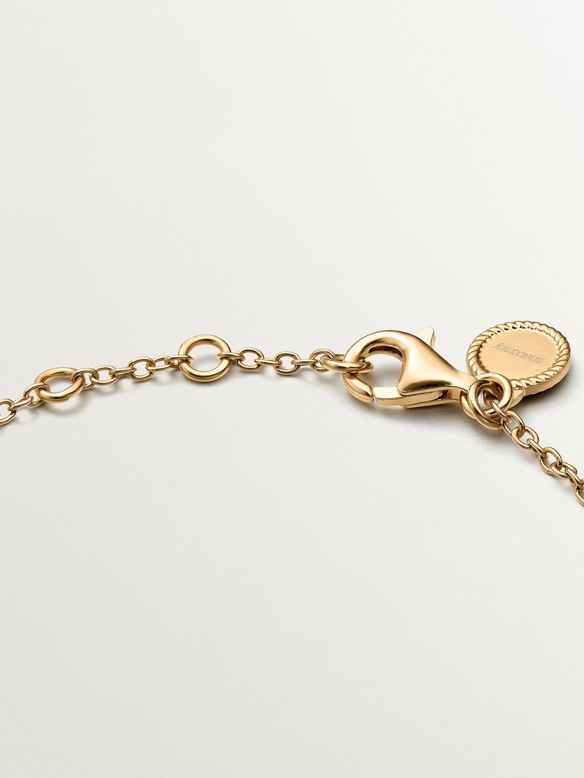 Pulsera de plata 925 bañada en oro amarillo de 18K con perlas de río y nenúfar