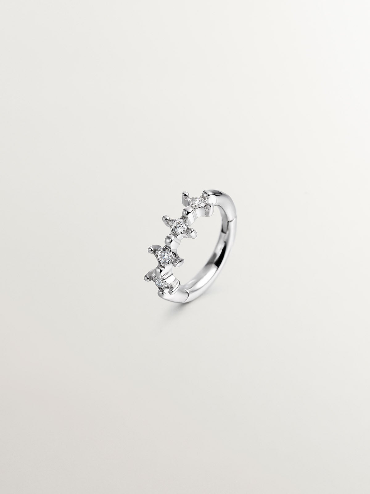 Pendiente individual de aro pequeño de oro blanco de 9K con diamantes