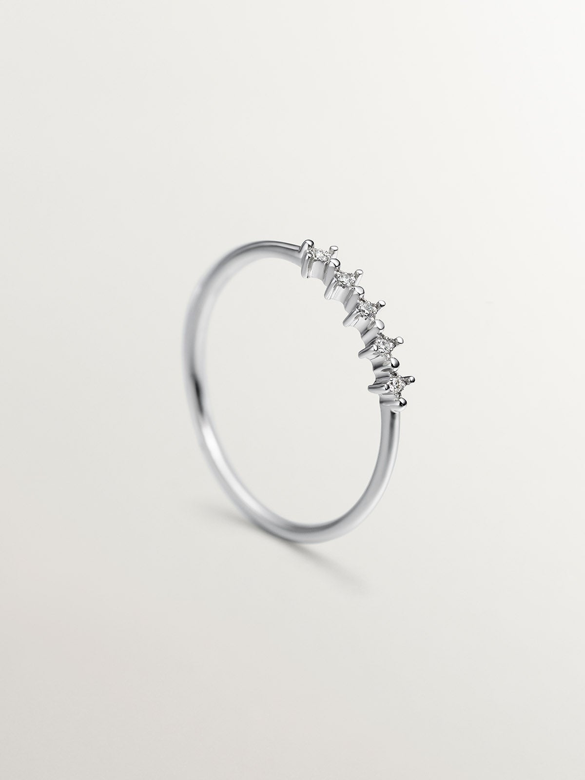 Anillo cinquillo de oro blanco de 9K con diamantes 0,025 cts