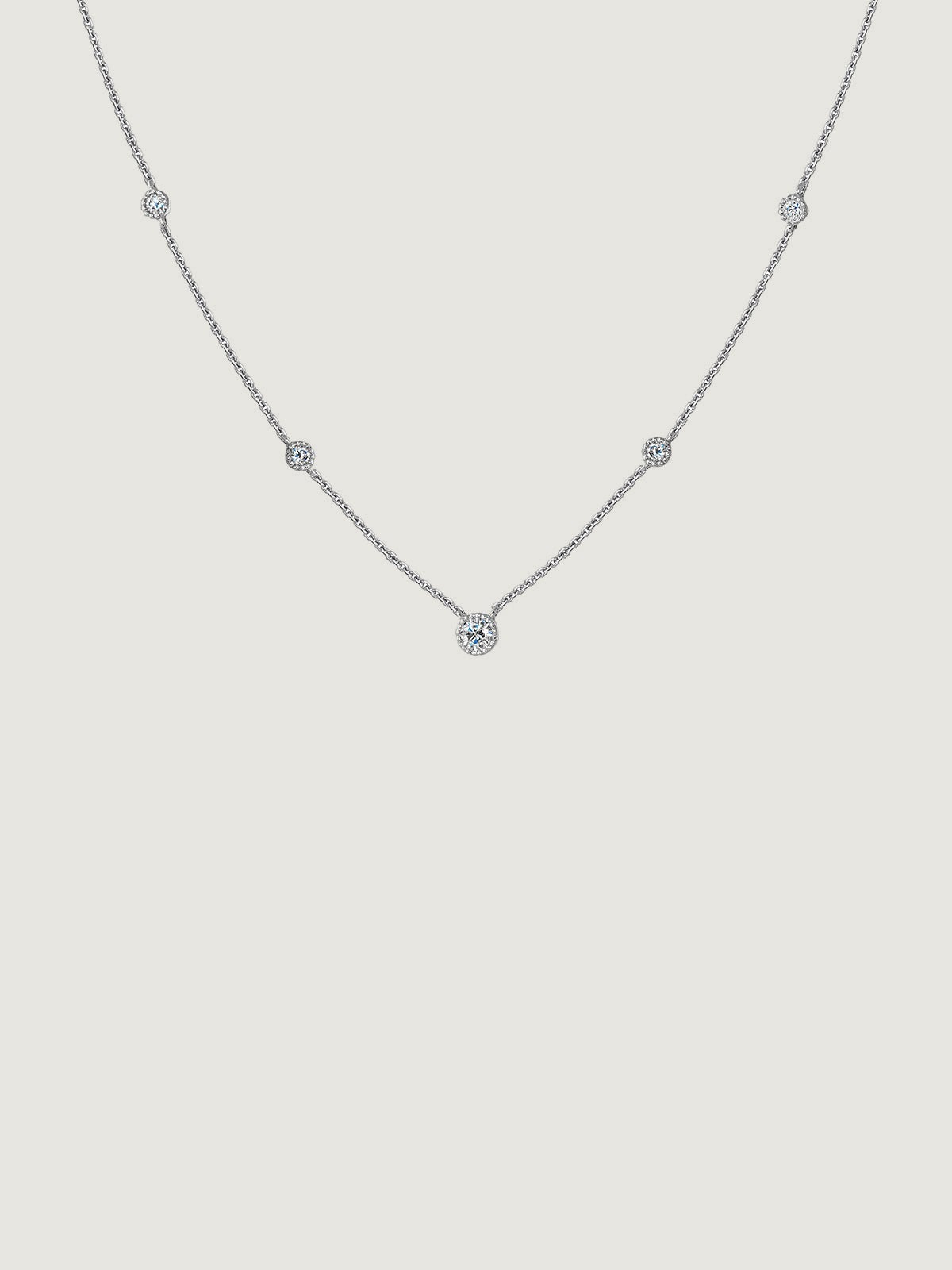 Collar de oro blanco de 9K con diamantes blancos