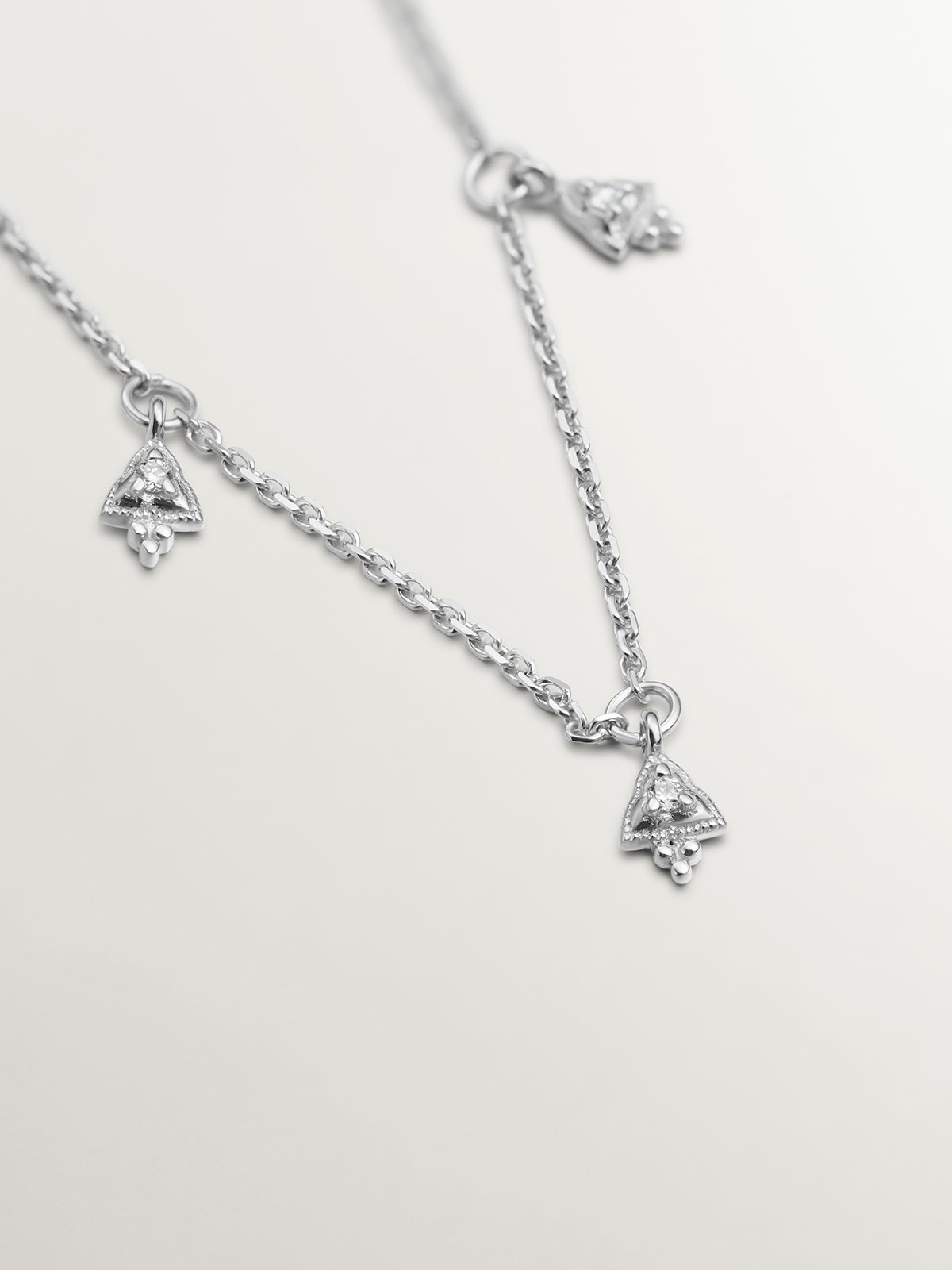 Colgante de oro blanco de 9K con rombos