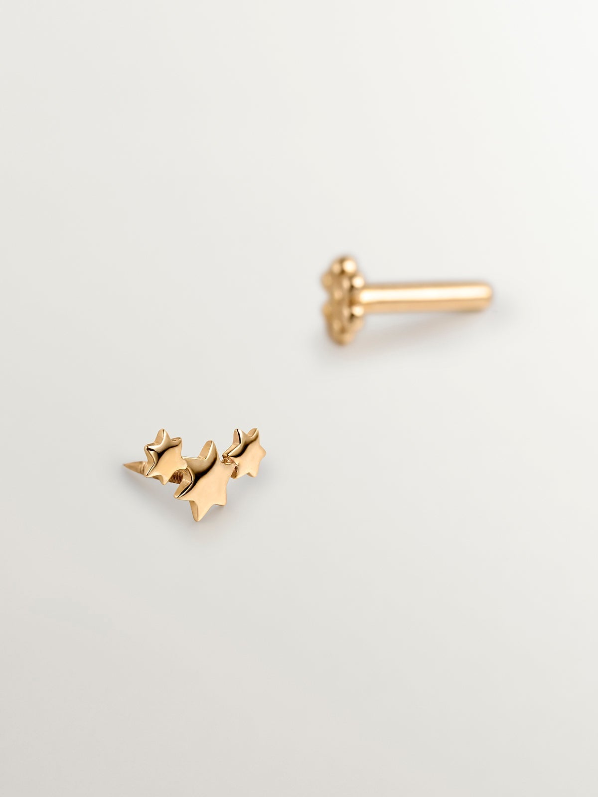 Pendiente individual de oro amarillo de 9K con estrellas
