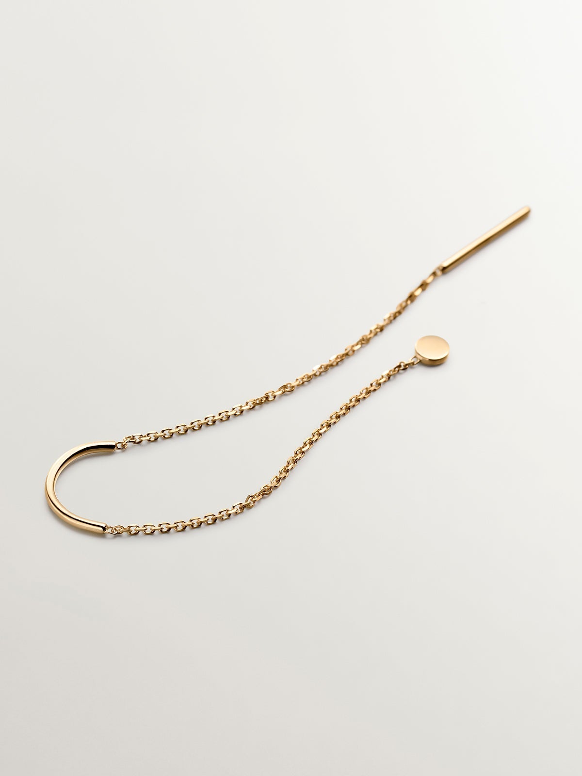 Pendiente indivdual largo de oro amarillo de 18K