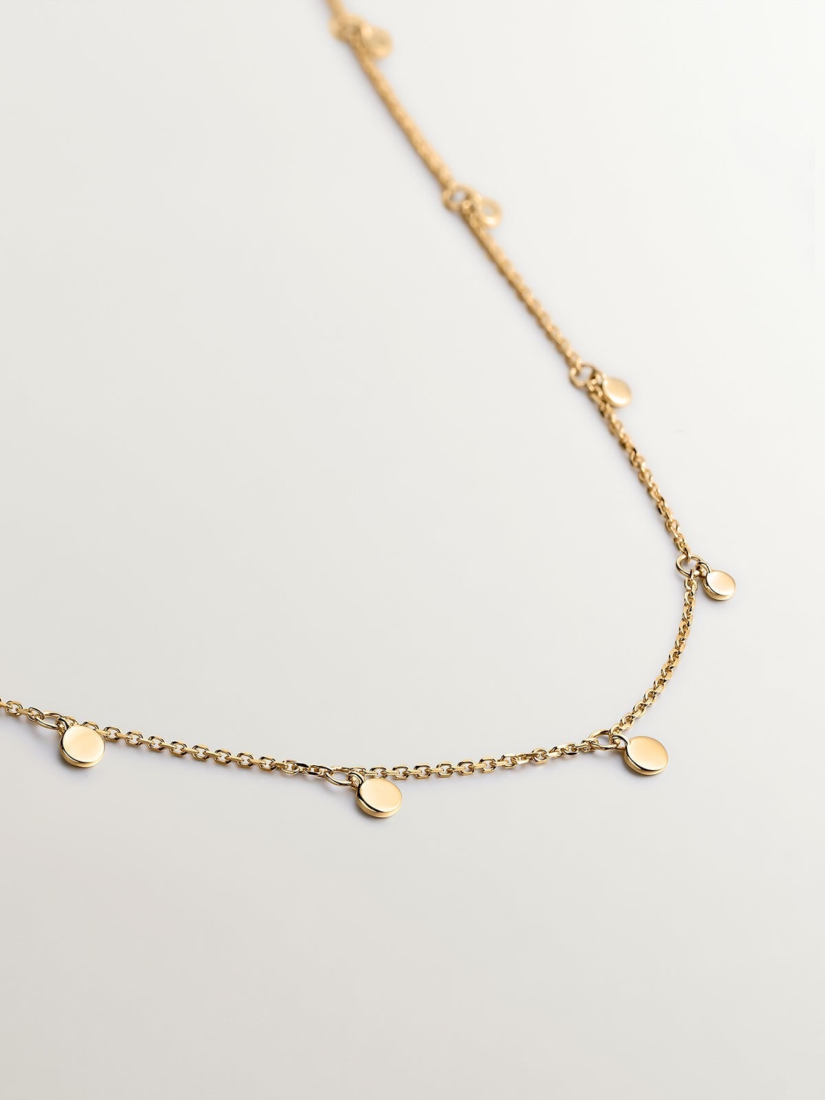 Collar de oro amarillo de 9K con esferas