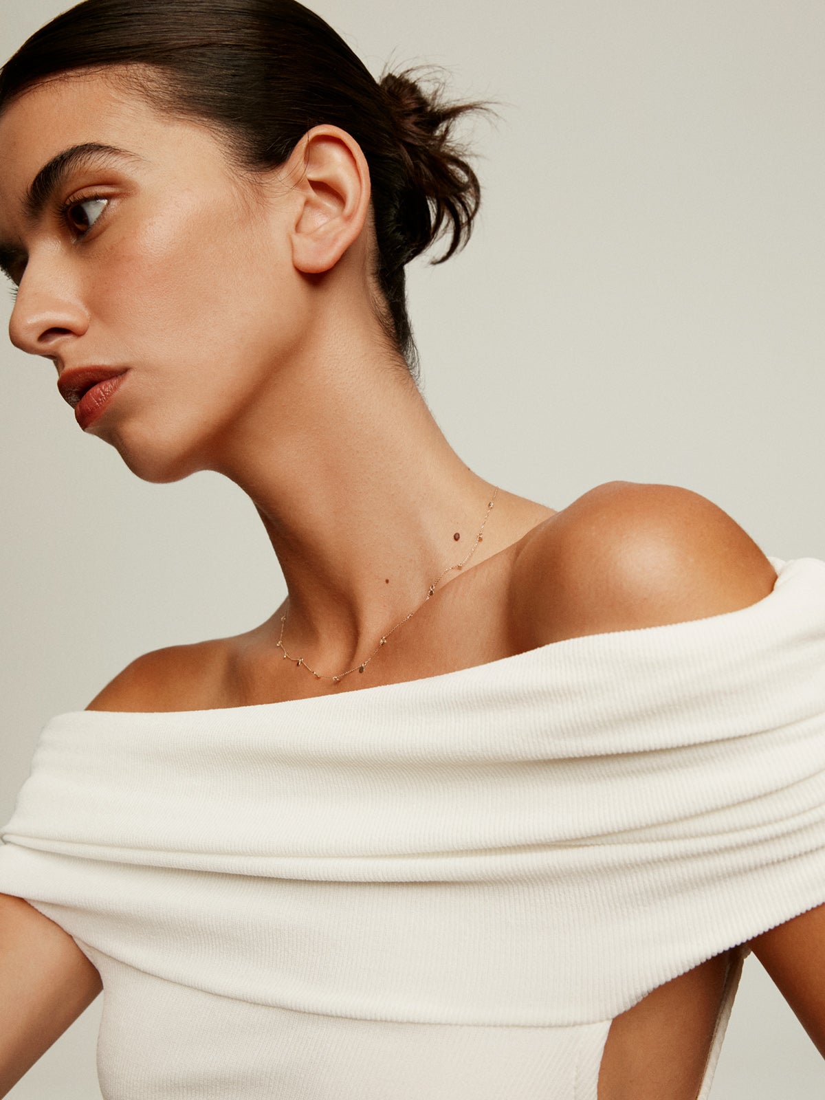 Collar de oro amarillo de 9K con esferas