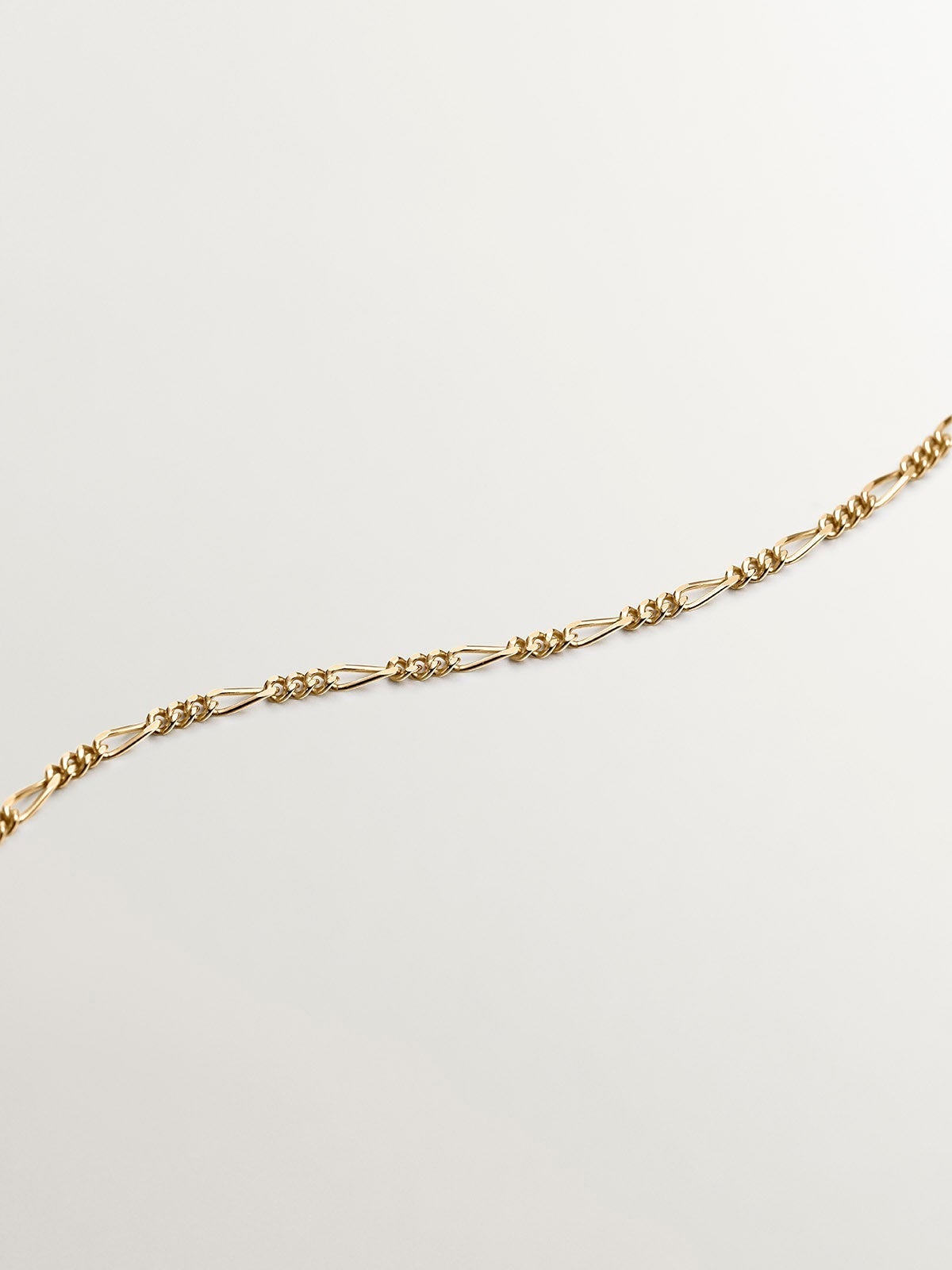 Cadena de plata 925 bañada en oro amarillo de 18K con eslabones fígaro