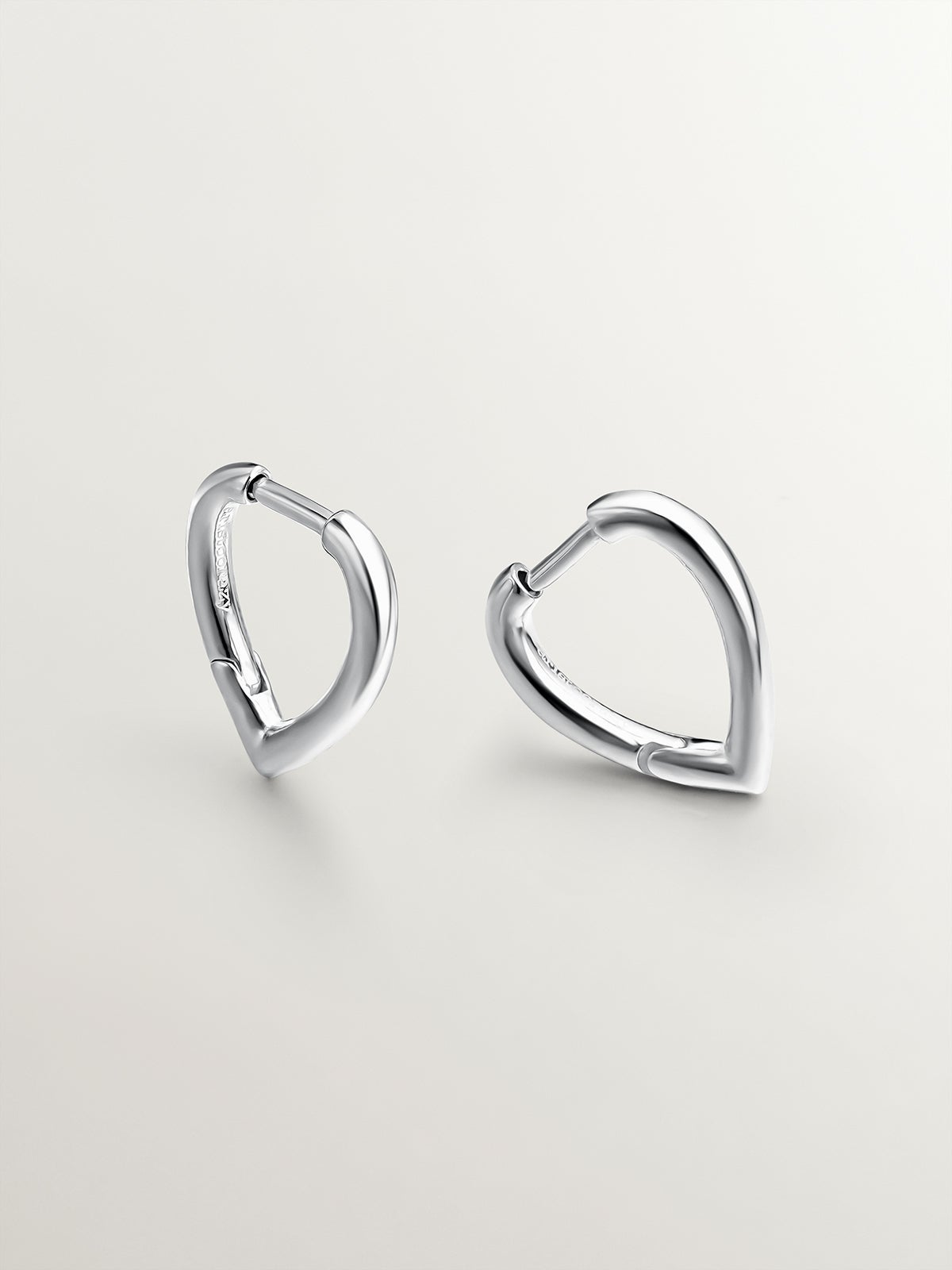 Pendientes con forma de gota de plata 925