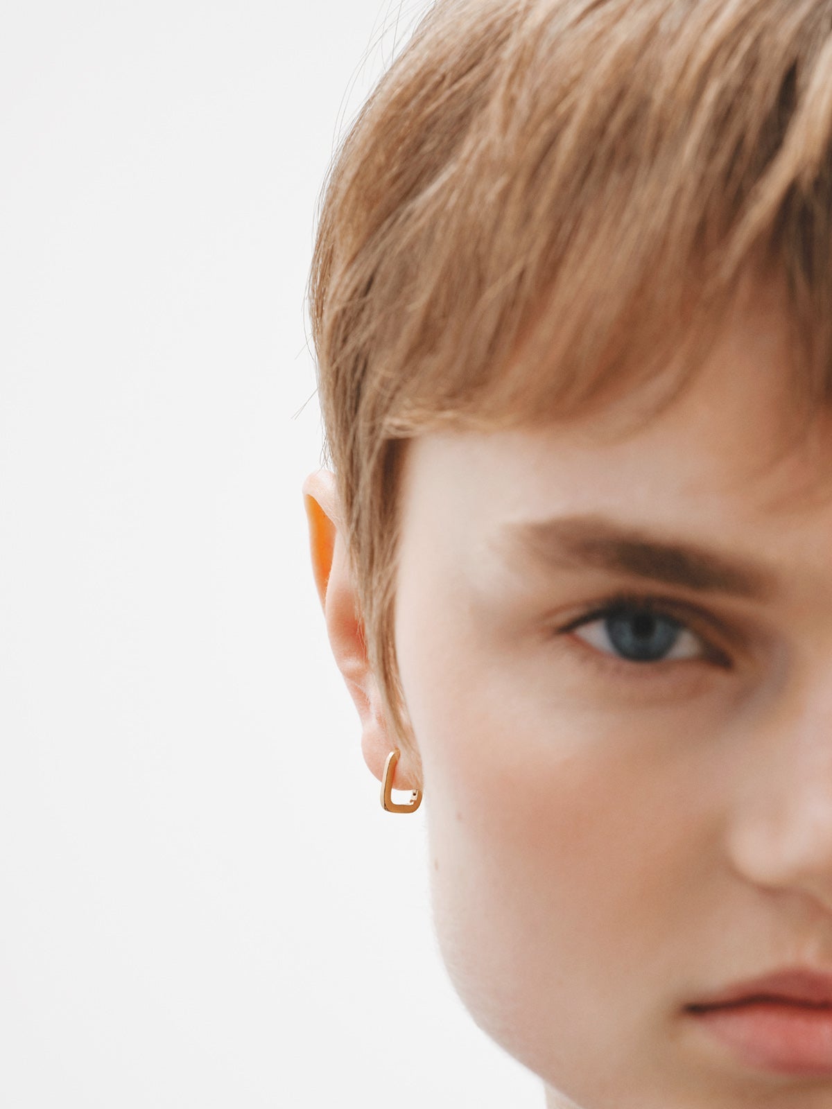 Pendientes de aro cuadrados en plata 925 bañada en oro amarillo de 18K