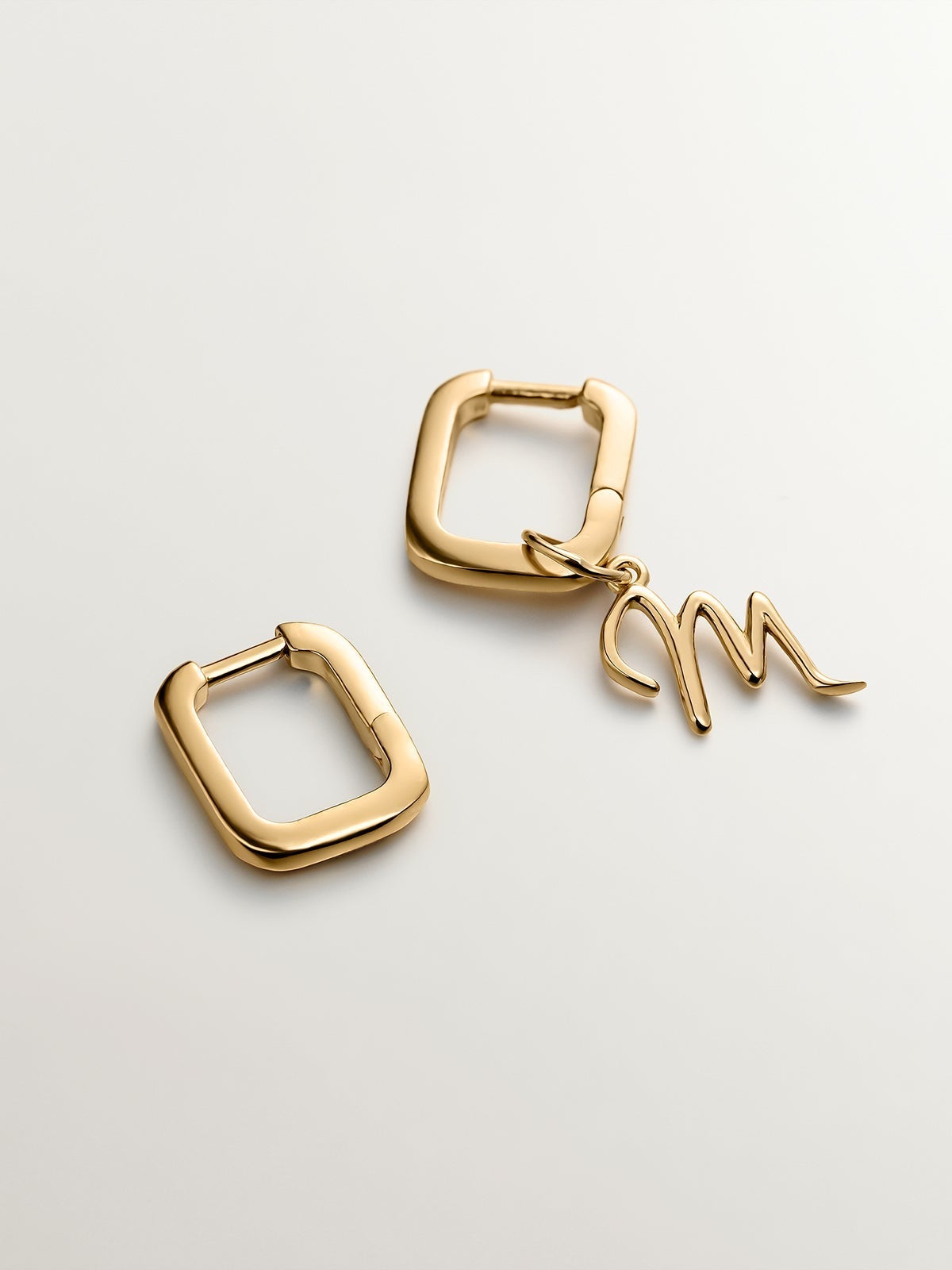 Pendientes de aro cuadrados en plata 925 bañada en oro amarillo de 18K