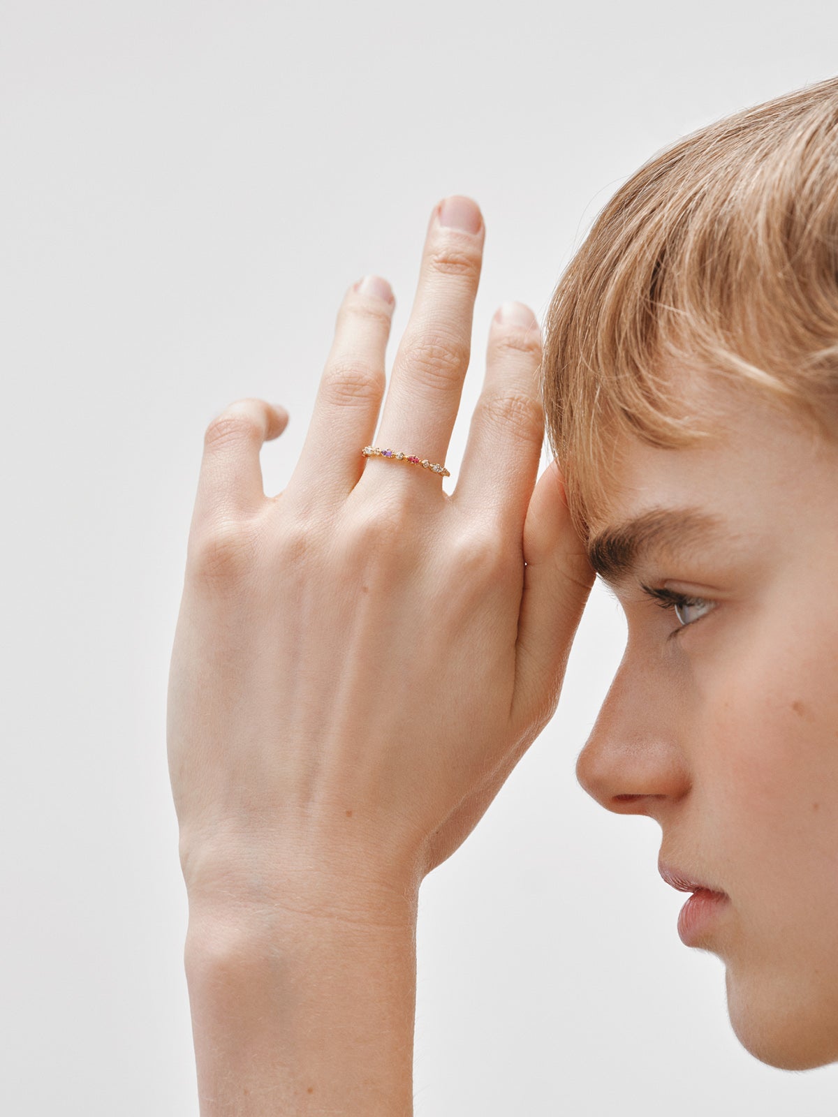 Anillo de plata 925 bañada en oro amarillo de 18K con topacios, rodolitas y amatista