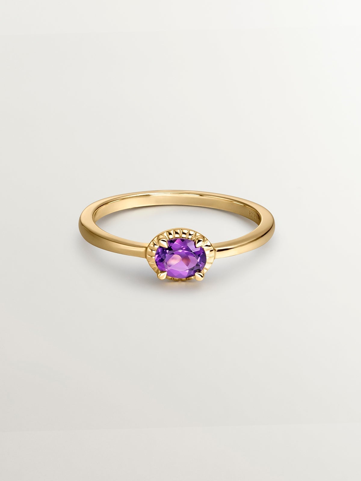 Anillo de plata 925 bañada en oro amarillo de 18K con piedra amatista morada