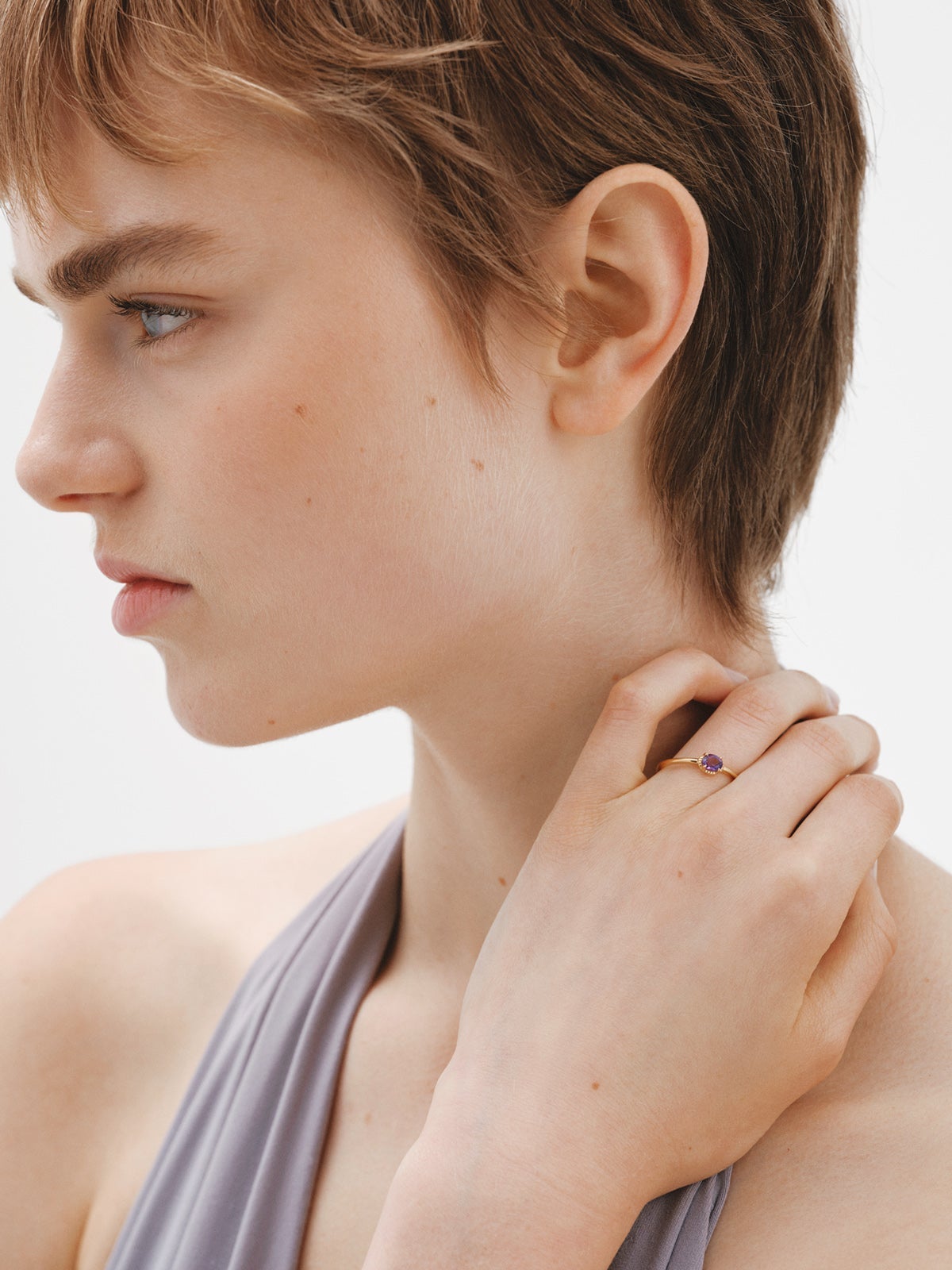 Anillo de plata 925 bañada en oro amarillo de 18K con piedra amatista morada