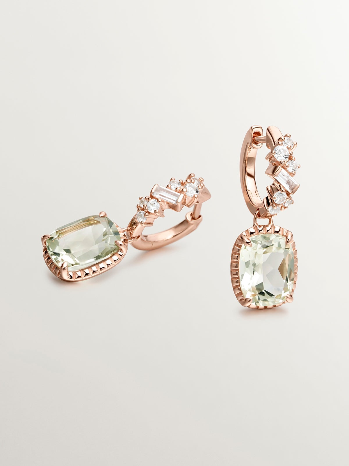 Pendientes de aro de plata 925 bañada en oro rosa de 18K con cuarzos verdes y topacios azul swiss