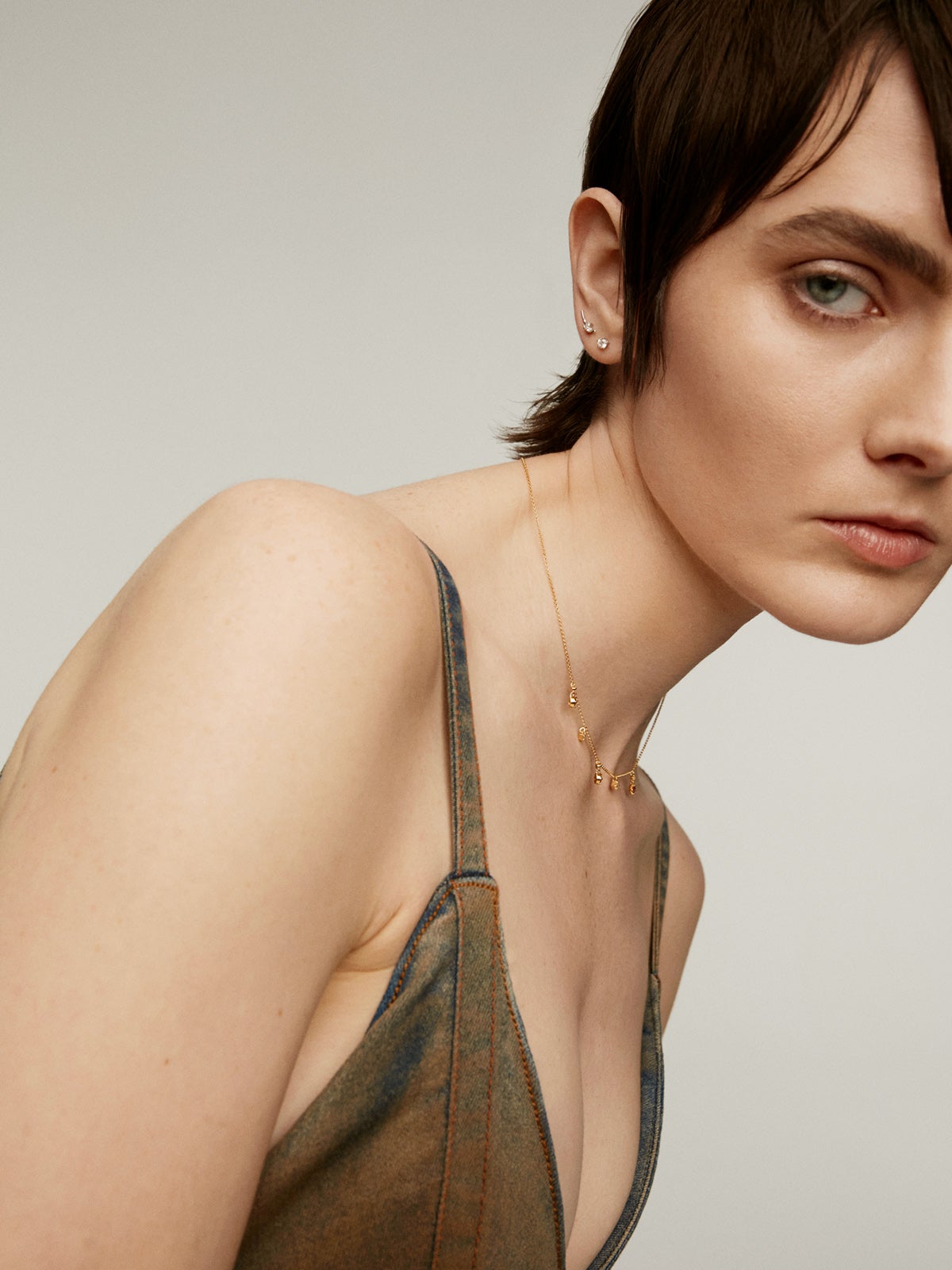 Collar de plata 925 bañada en oro amarillo de 18K con rodolitas y topacios