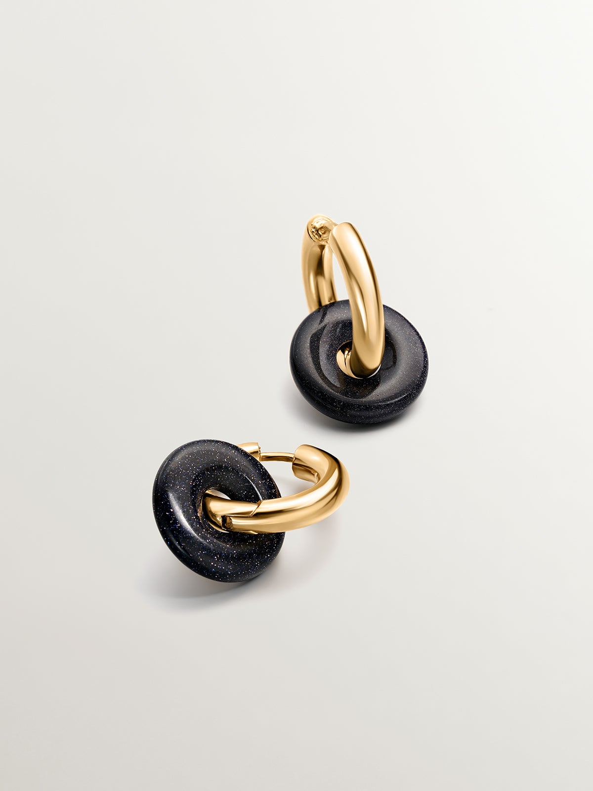 Pendientes de aro de plata 925 bañada en oro amarillo de 18K con arenisca azul