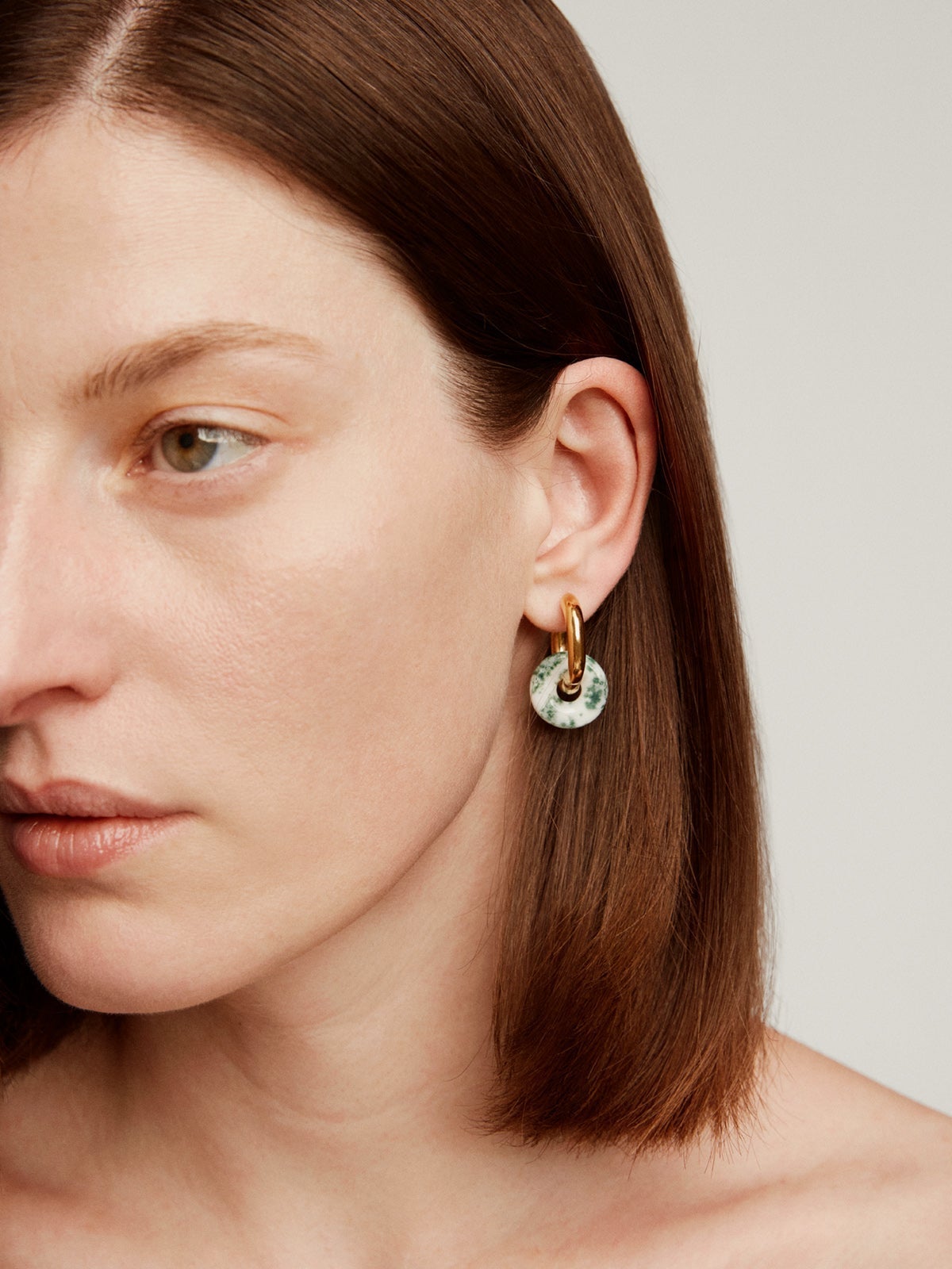 Pendientes de aro de plata 925 bañada en oro amarillo de 18K con ágata verde