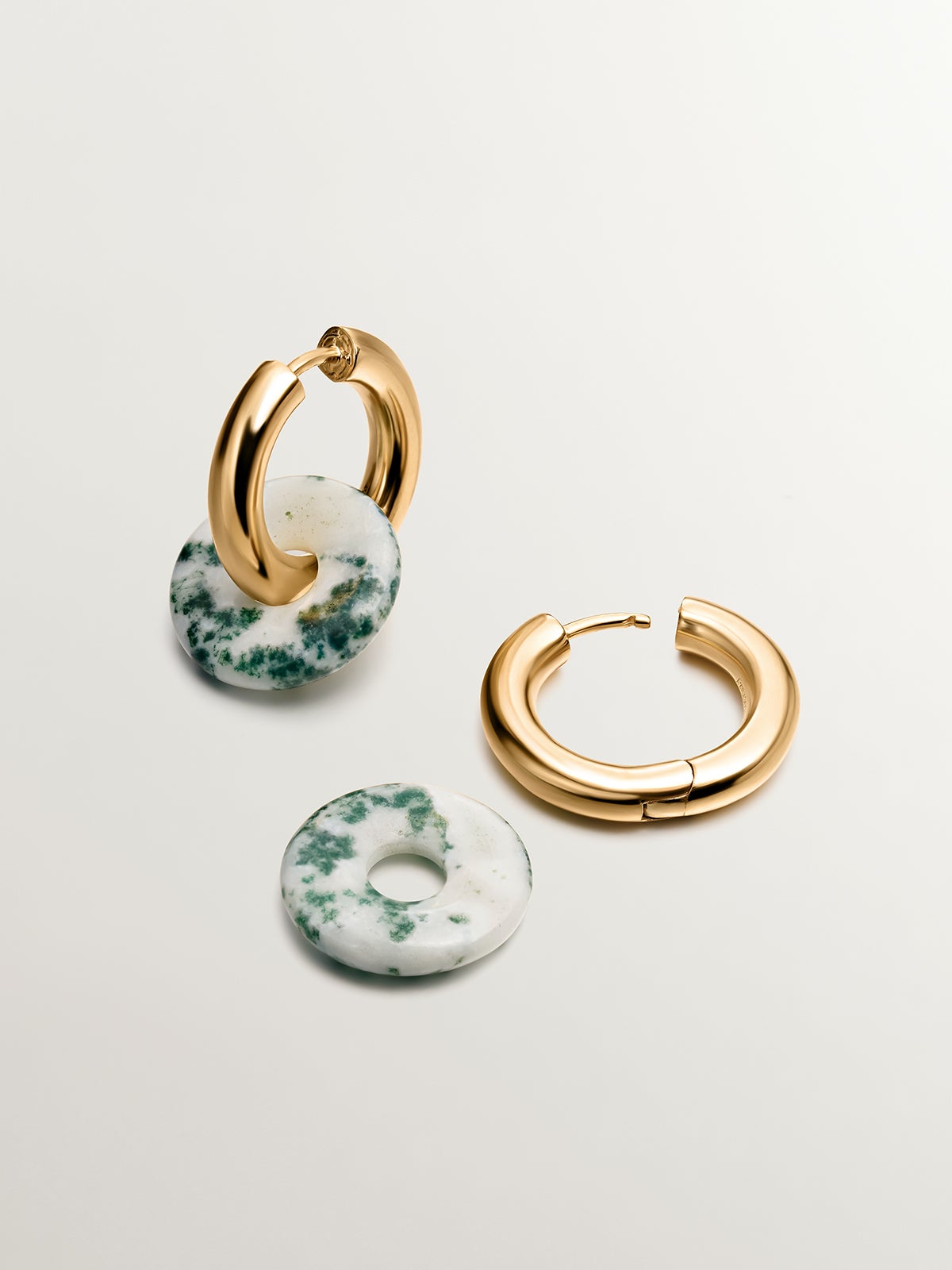 Pendientes de aro de plata 925 bañada en oro amarillo de 18K con ágata verde