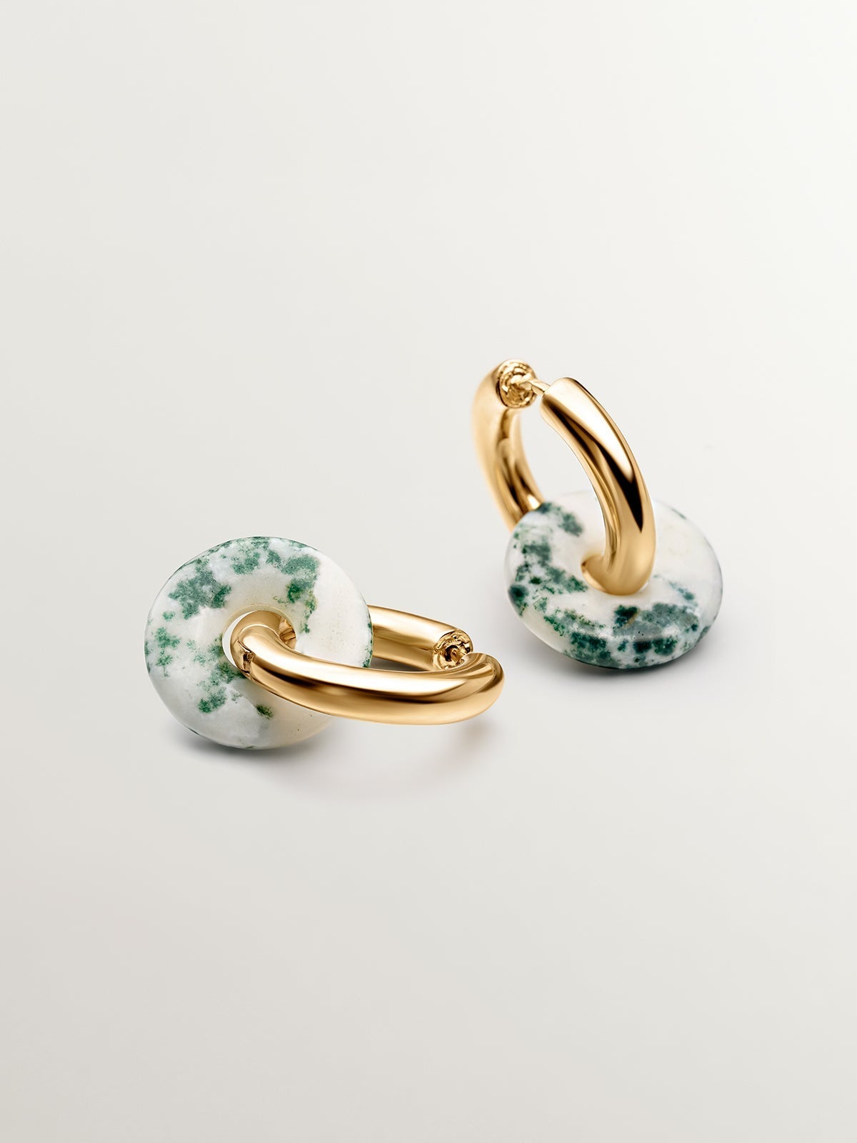 Pendientes de aro de plata 925 bañada en oro amarillo de 18K con ágata verde