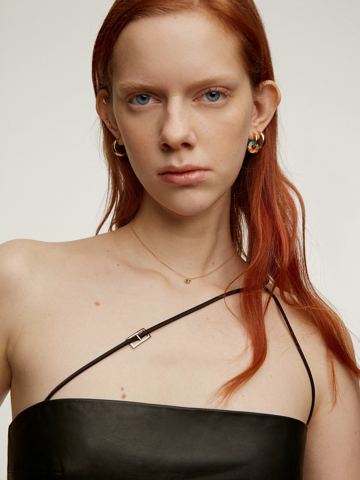 Pendientes de aro medianos de plata 925 bañada en oro amarillo de 18K con turquesa multicolor