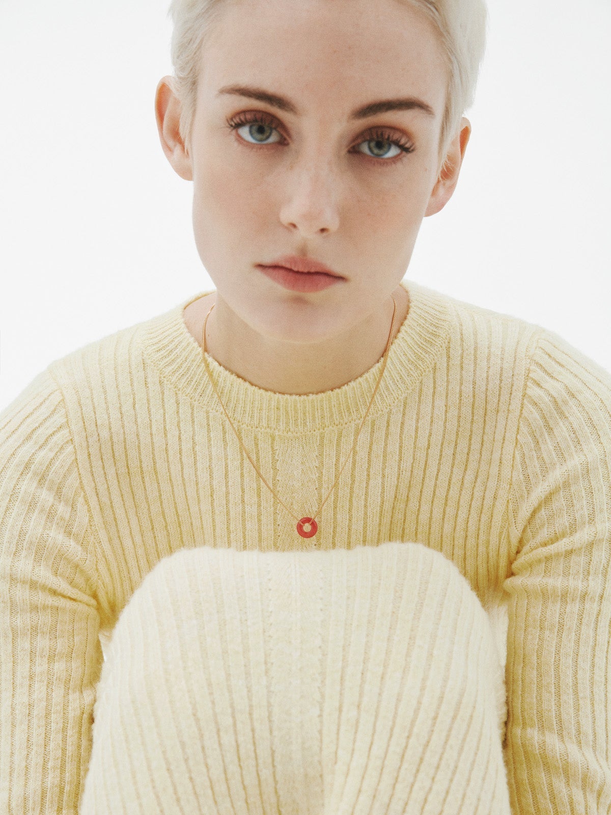 Collar de plata 925 bañada en oro amarillo de 18K con jade rojo