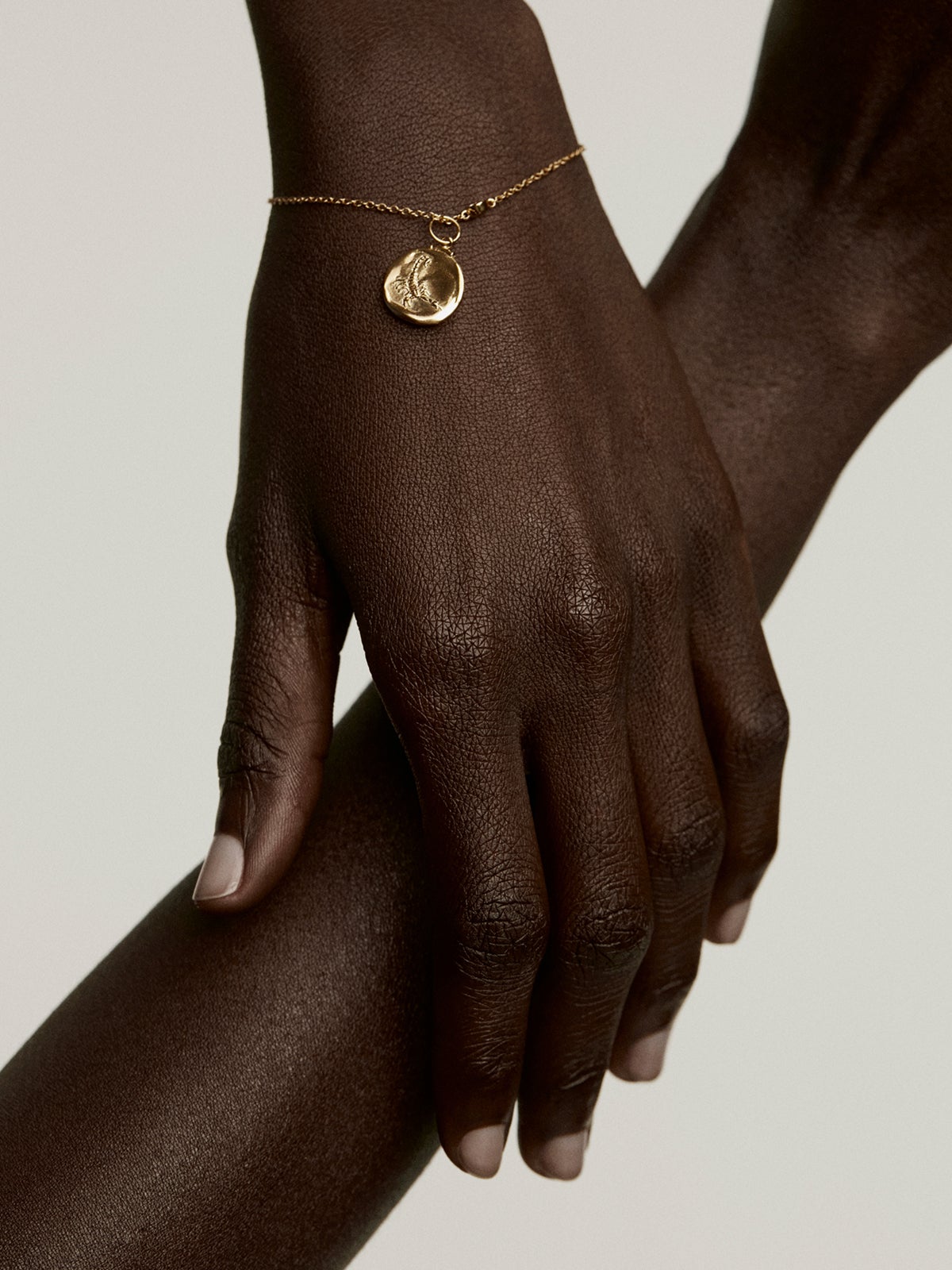 Charm Escorpio de plata 925 bañada en oro amarillo de 18K