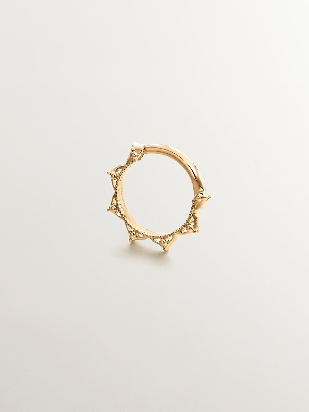 Piercing daith de aro de oro amarillo de 18K con pinchos