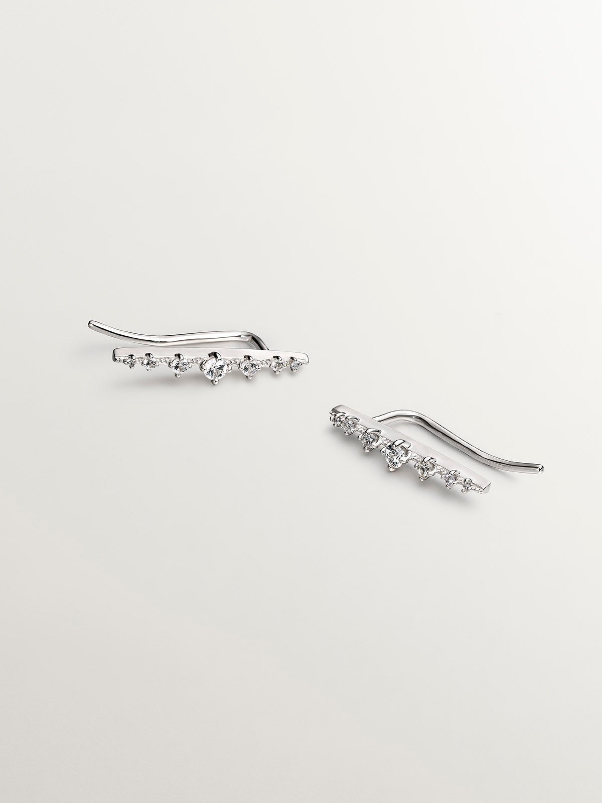 Pendientes trepadores de plata 925 con zafiros blancos
