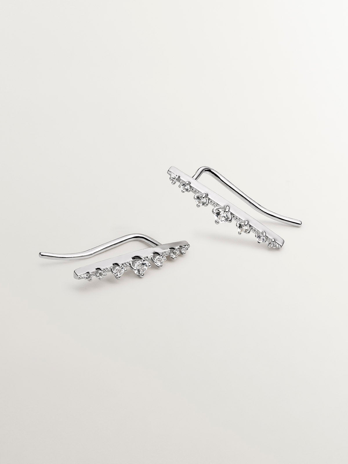 Pendientes trepadores de plata 925 con zafiros blancos