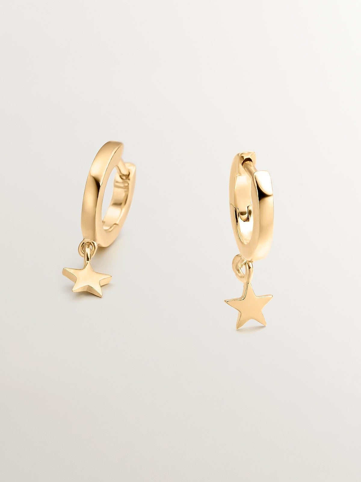 Pendientes de aro pequeños de plata 925 bañada en oro amarillo de 18K con estrella