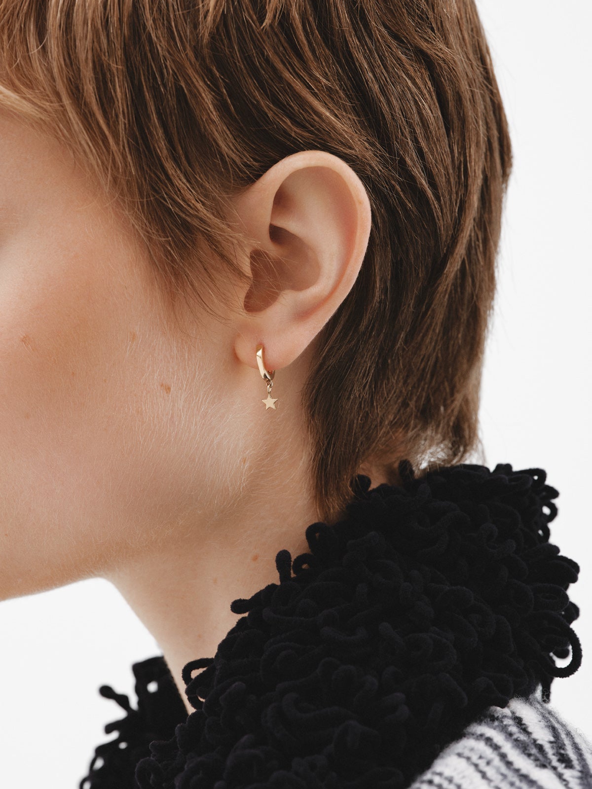 Pendientes de aro pequeños de plata 925 bañada en oro amarillo de 18K con estrella