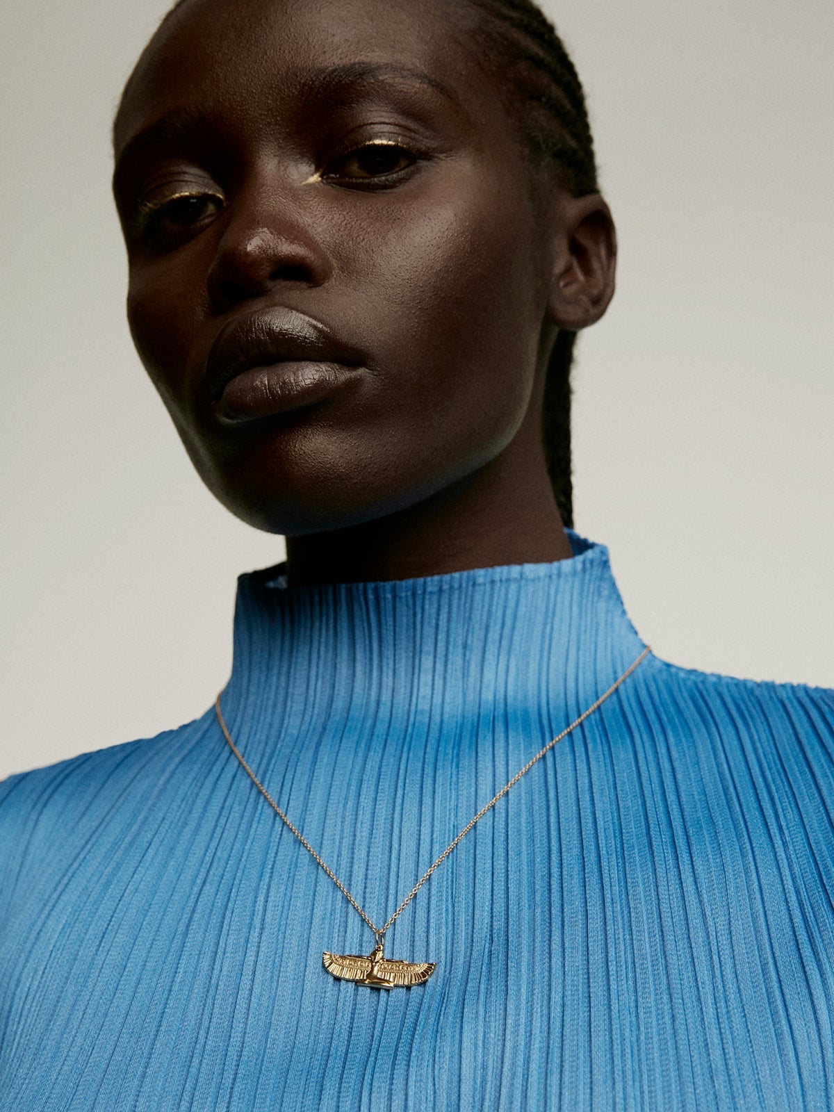 Charm de plata 925 bañada en oro amarillo de 18K con diosa alada