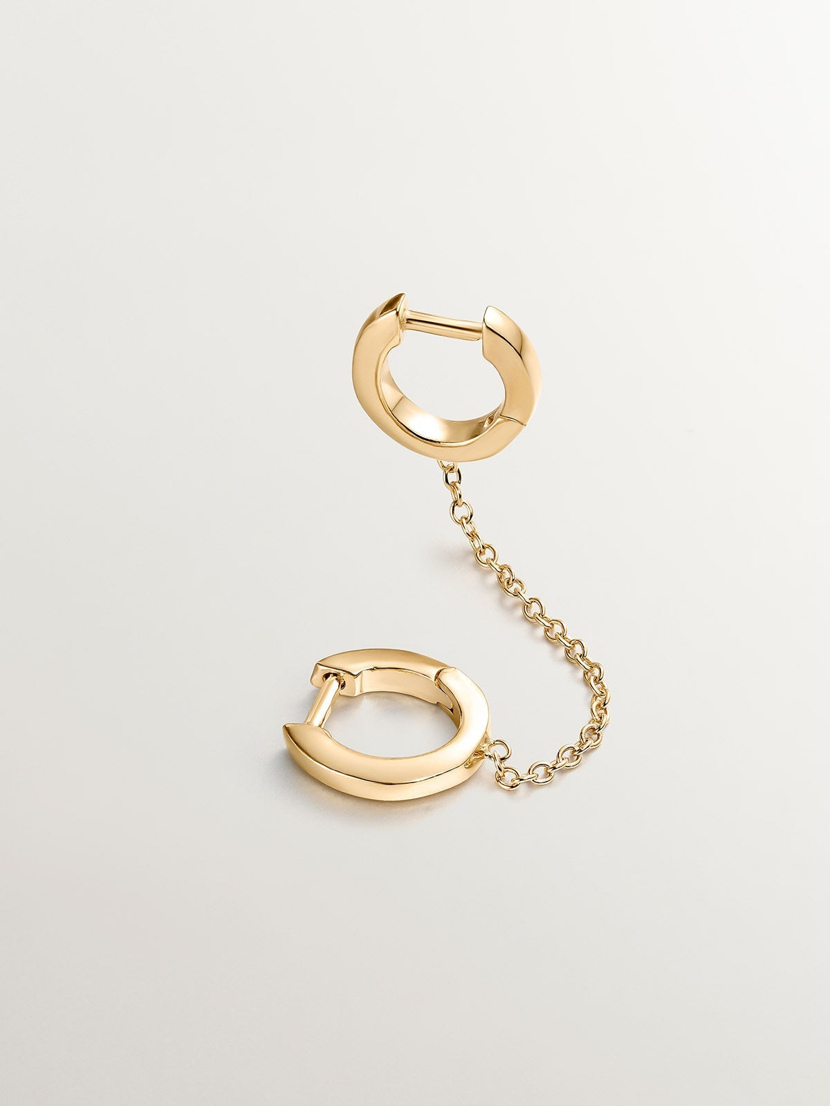 Pendiente individual trepador de plata 925 bañada en oro amarillo de 18K con doble aro