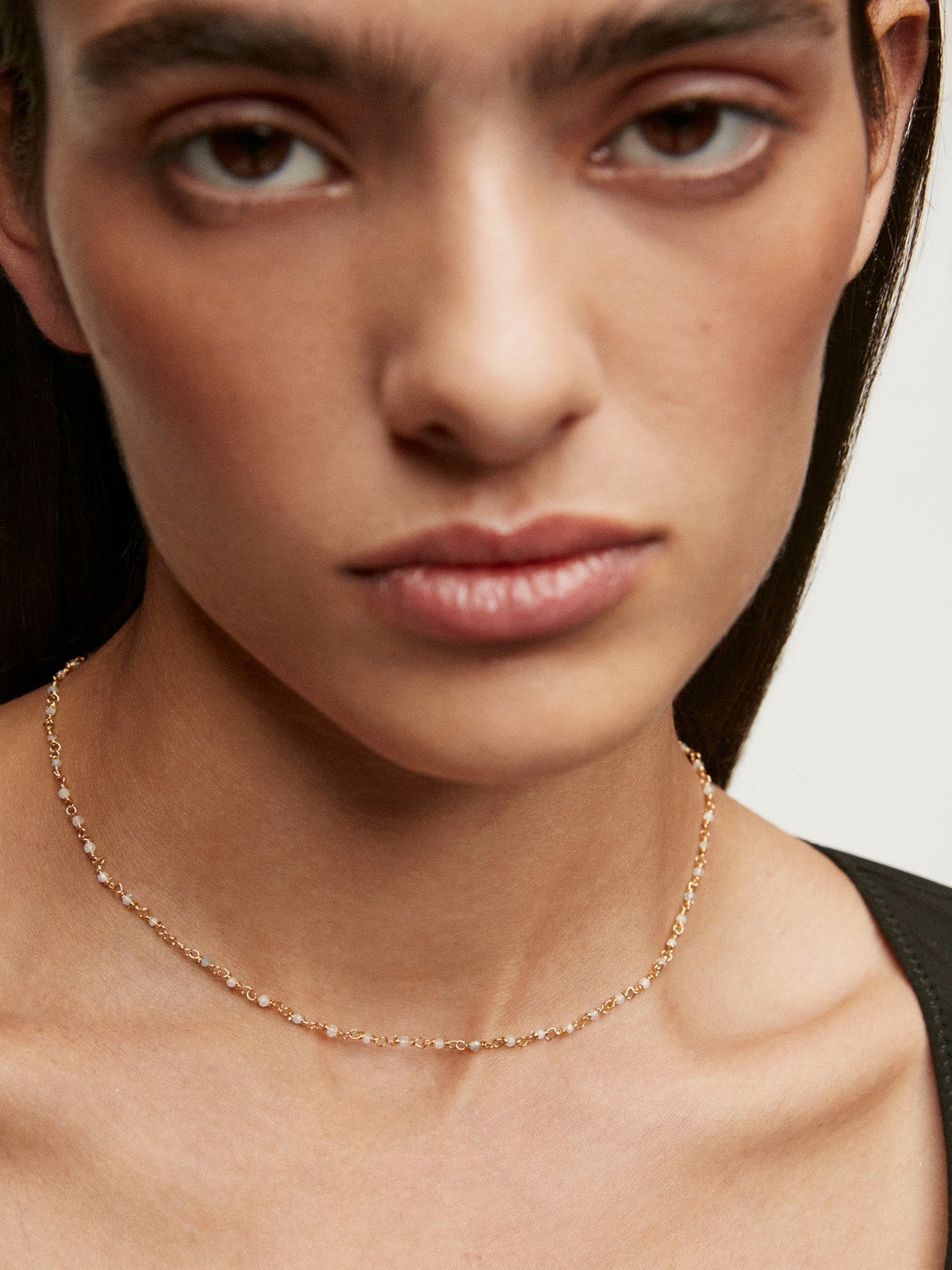 Cadena de plata 925 bañada en oro amarillo de 18K con bolitas de aguamarina