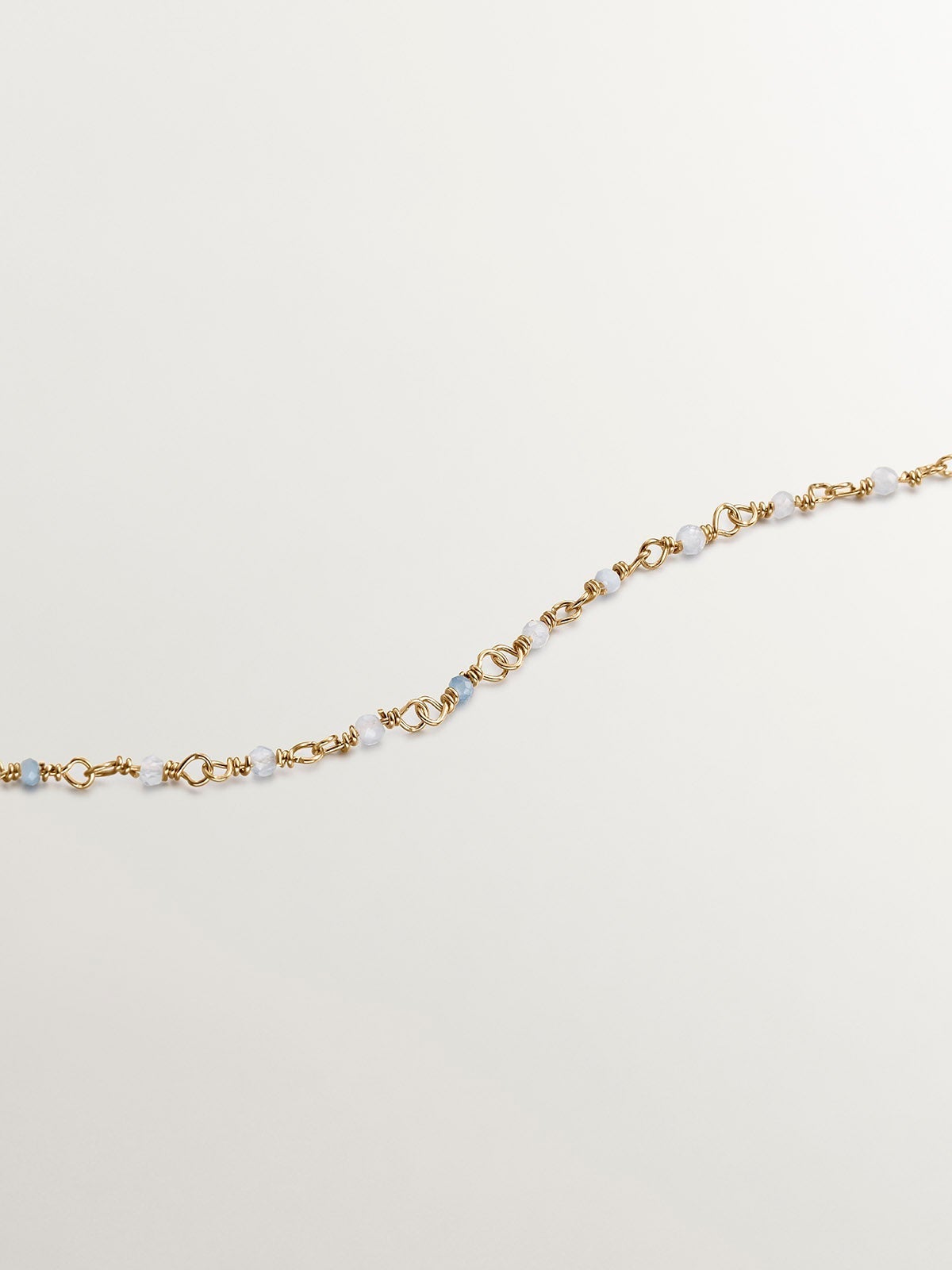 Cadena de plata 925 bañada en oro amarillo de 18K con bolitas de aguamarina