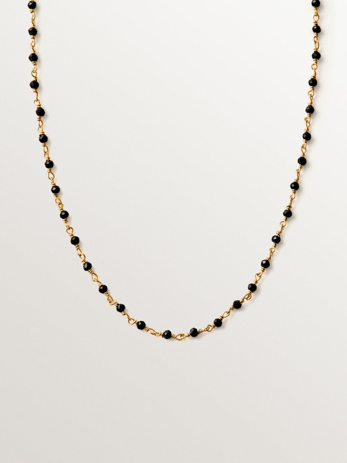 Cadena de plata 925 bañada en oro amarillo 18K con espinelas negras