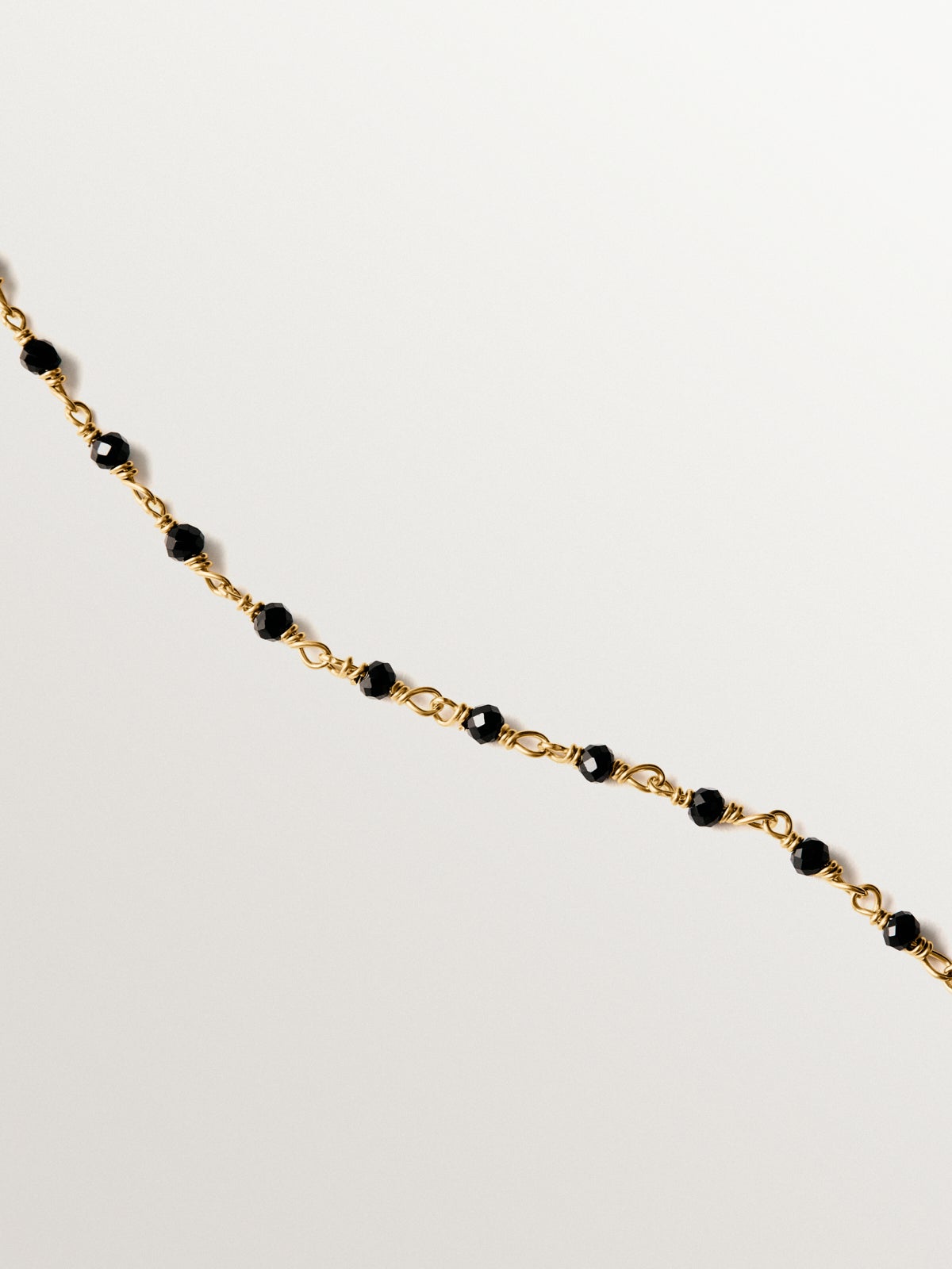 Cadena de plata 925 bañada en oro amarillo 18K con espinelas negras