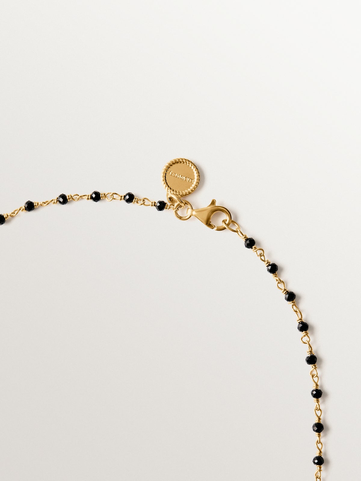 Cadena de plata 925 bañada en oro amarillo 18K con espinelas negras