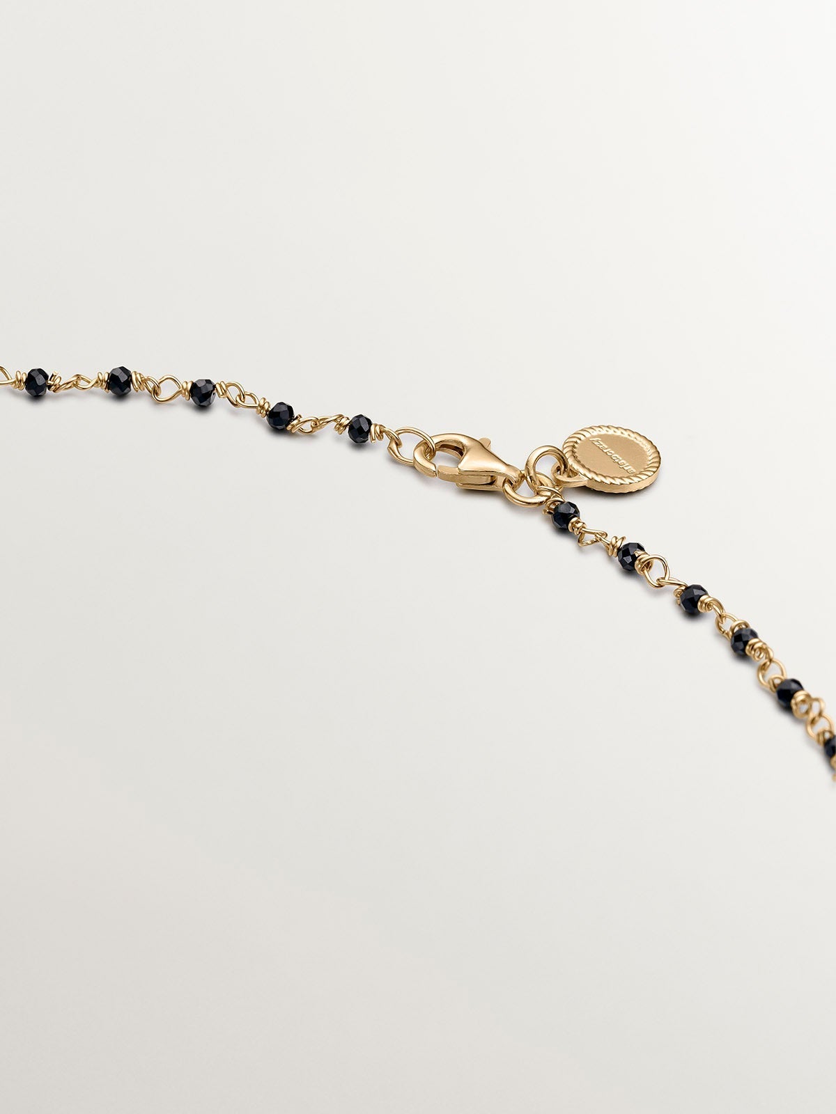 Cadena de plata 925 bañada en oro amarillo 18K con espinelas negras