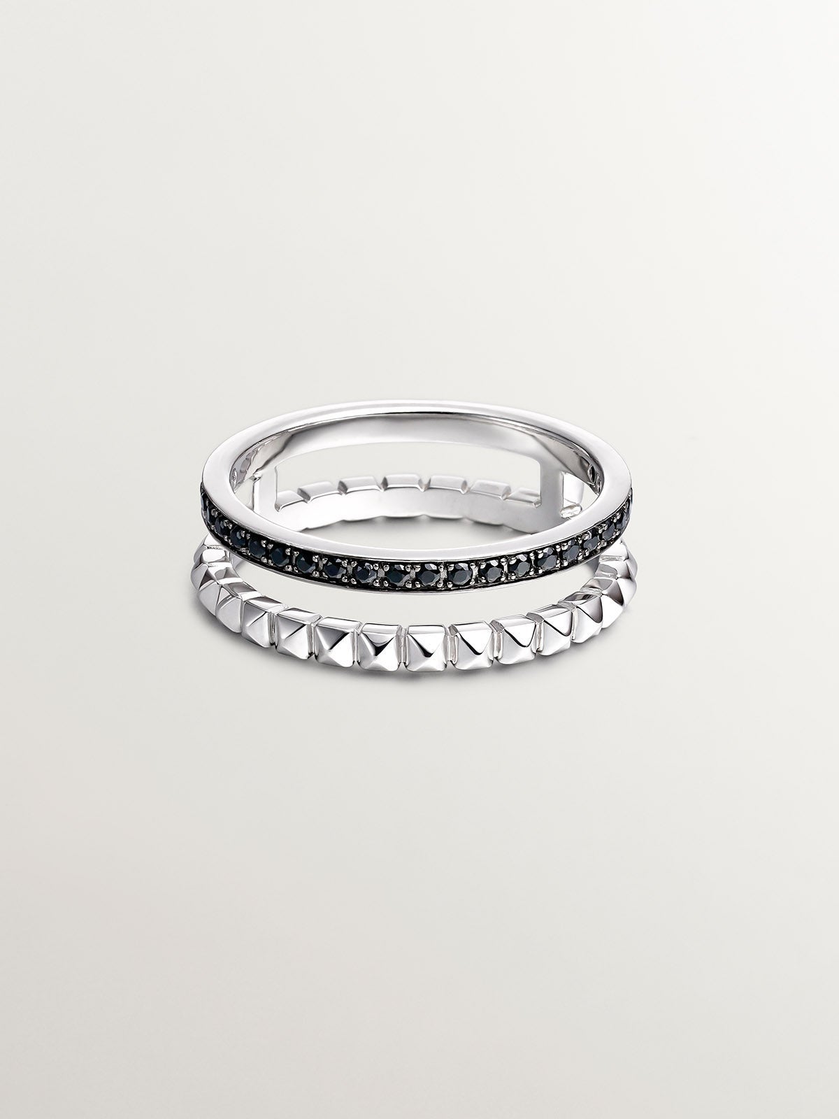 Anillo doble de plata 925 con relieve y espinelas negras