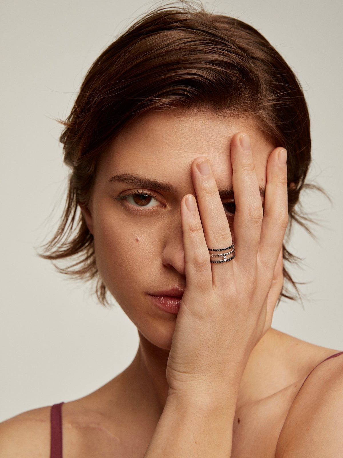 Anillo triple de plata 925 con textura y espinelas negras