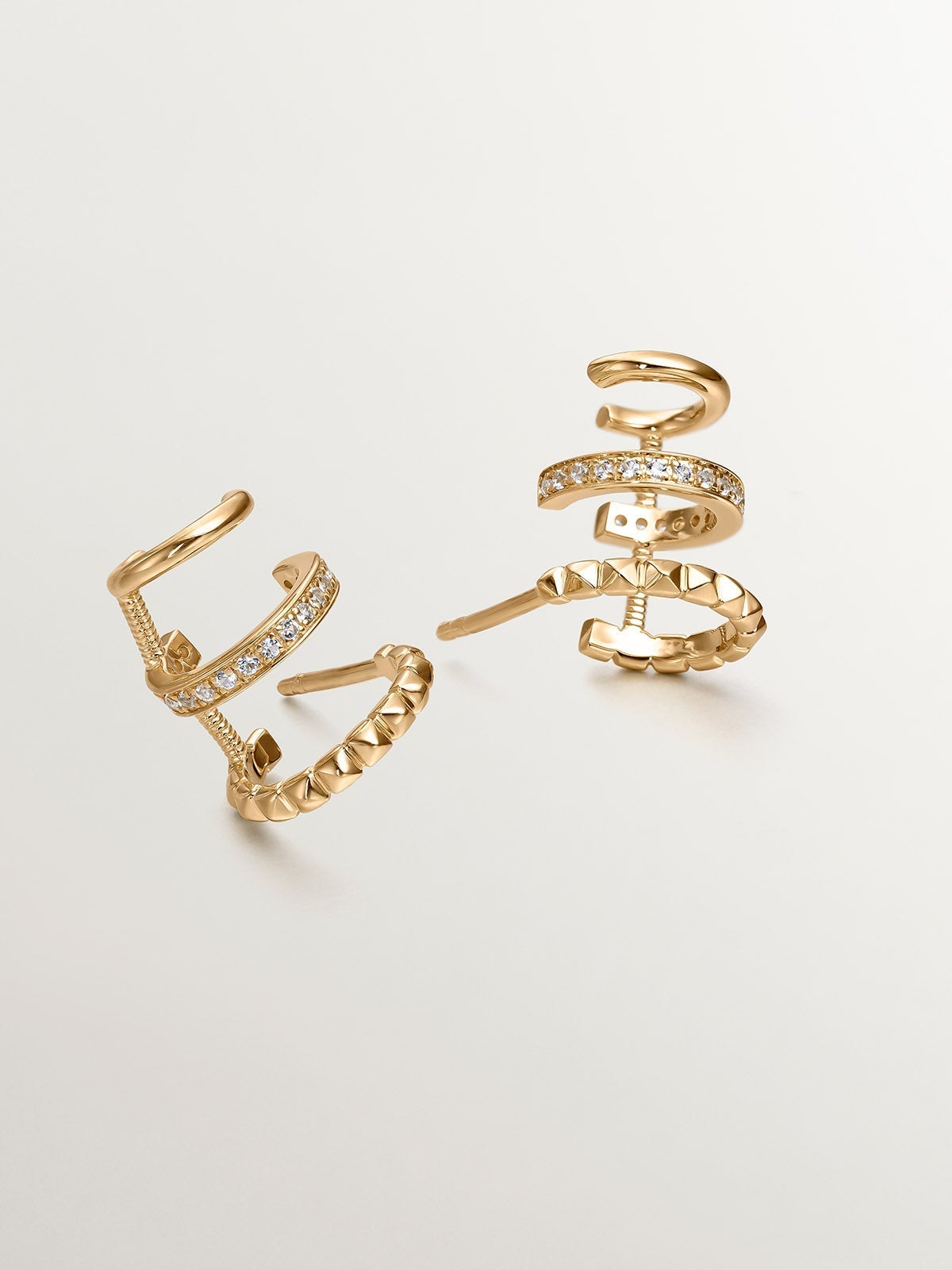 Pendientes trepadores de plata 925 bañada en oro amarillo de 18K con topacios blancos