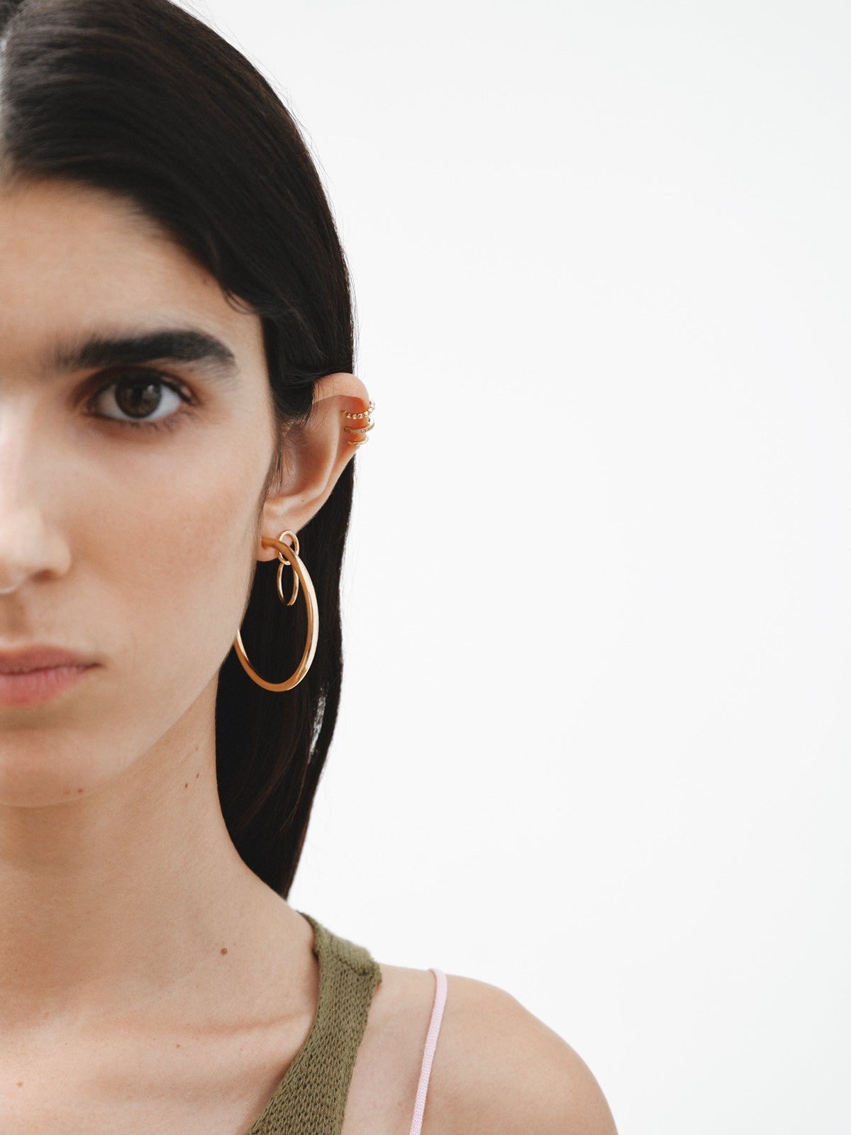 Pendientes trepadores de plata 925 bañada en oro amarillo de 18K con topacios blancos