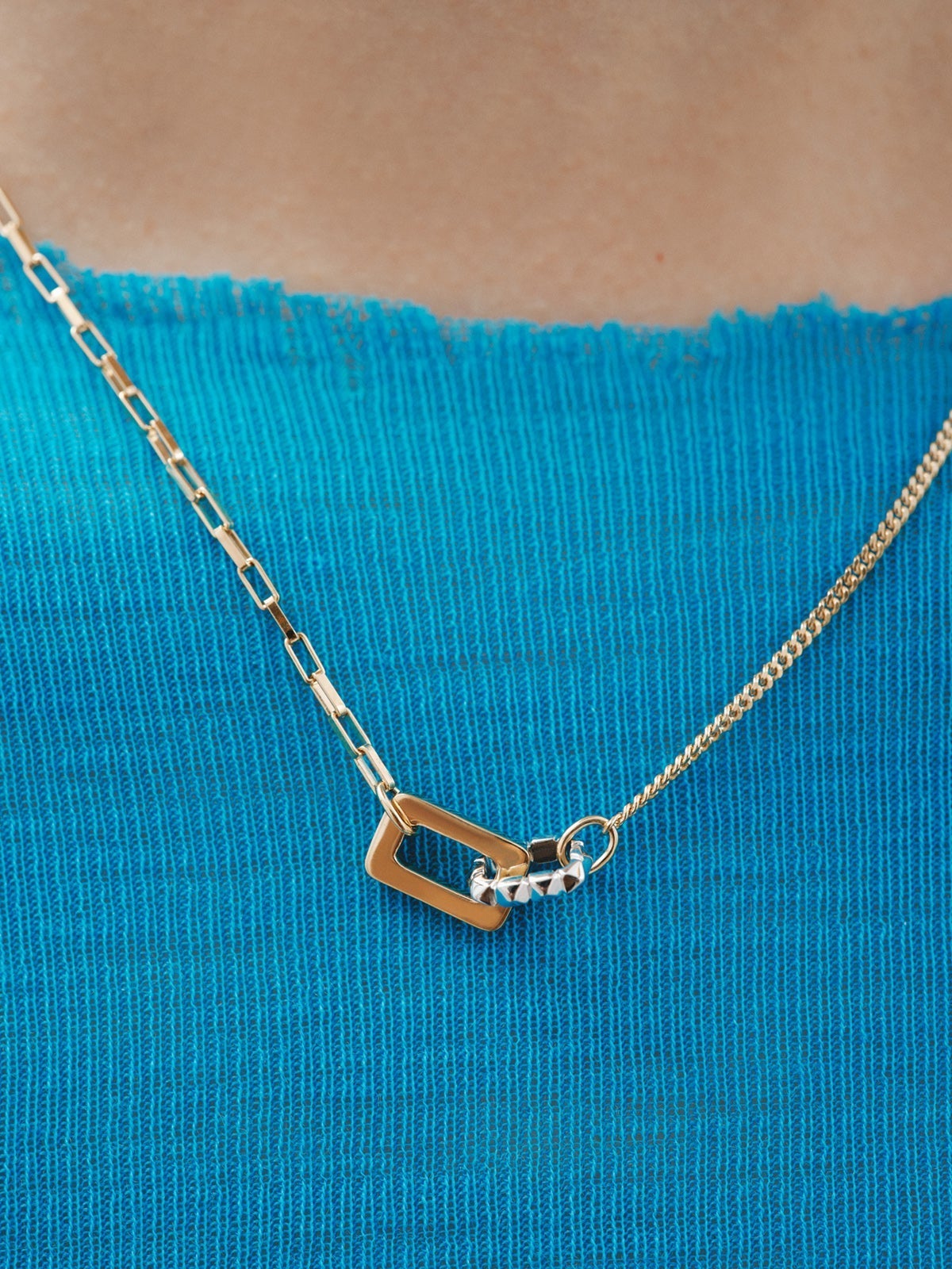 Colgante bicolor de plata 925 y plata 925 bañada en oro amarillo de 18K con formas geométricas